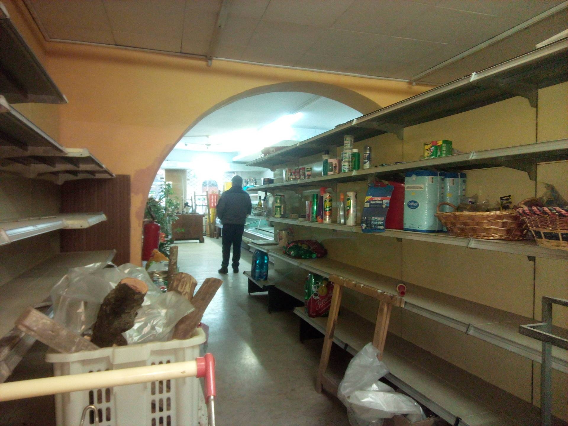 Fondo Commerciale in affitto a Ponsacco, Centro Storico