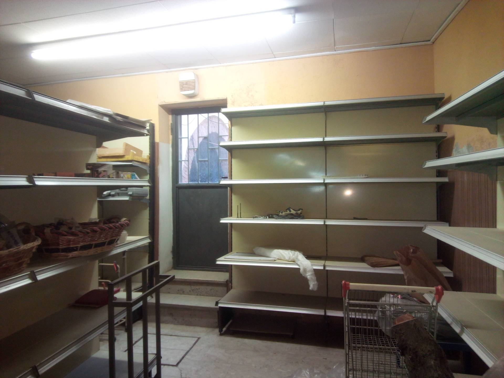 Fondo Commerciale in affitto a Ponsacco, Centro Storico