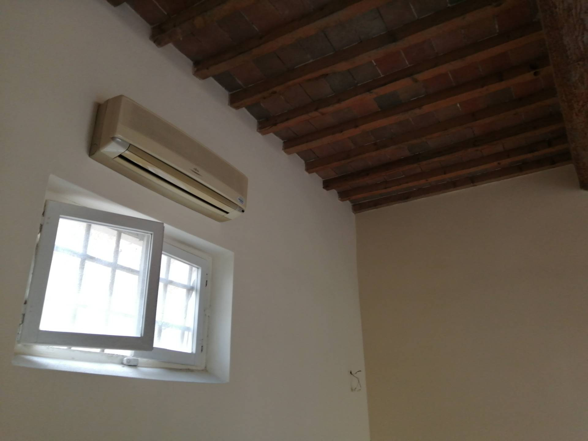 Fondo Commerciale in affitto a Ponsacco, Ponsacco