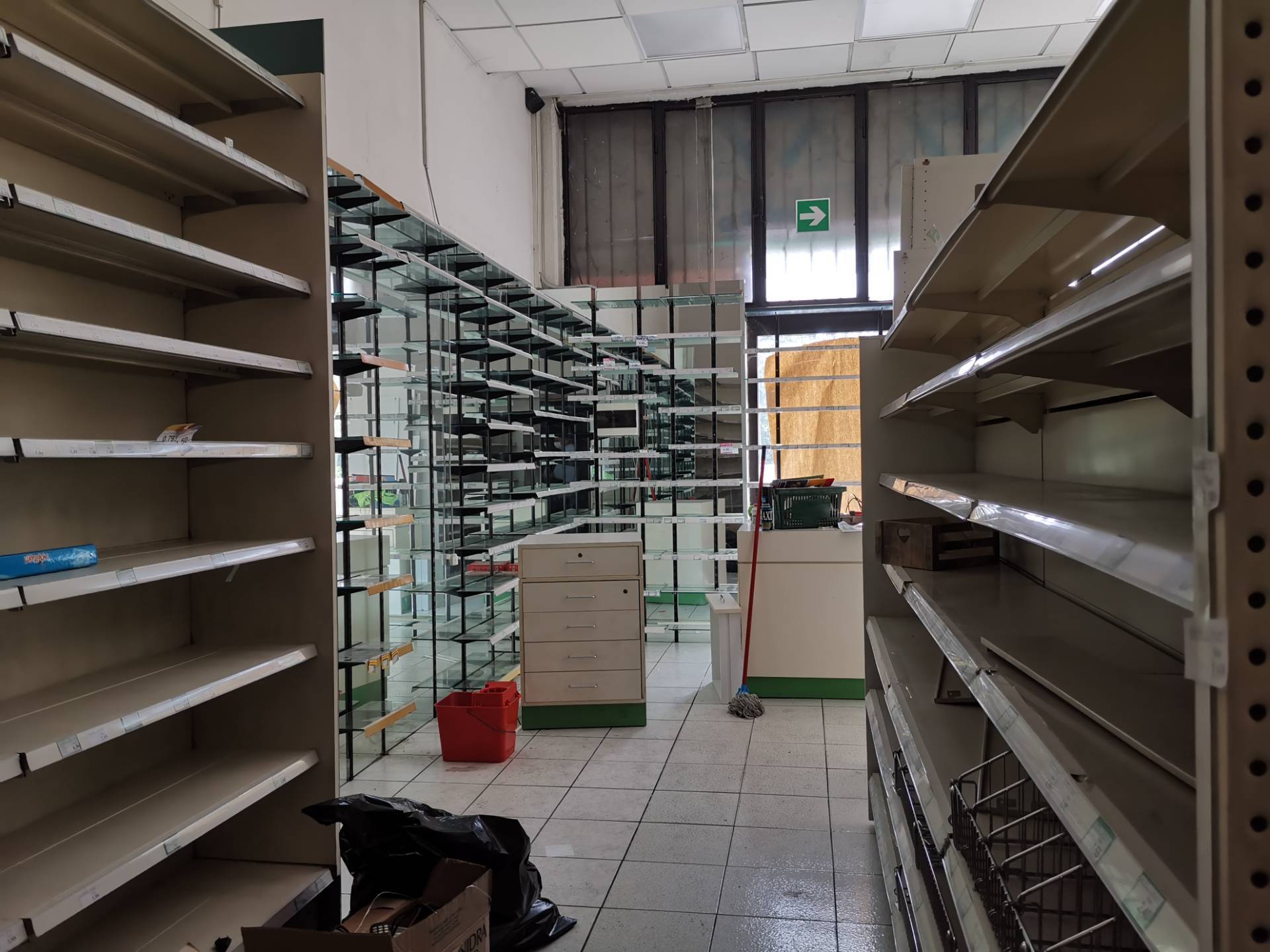 Fondo Commerciale in affitto a Calcinaia, Fornacette