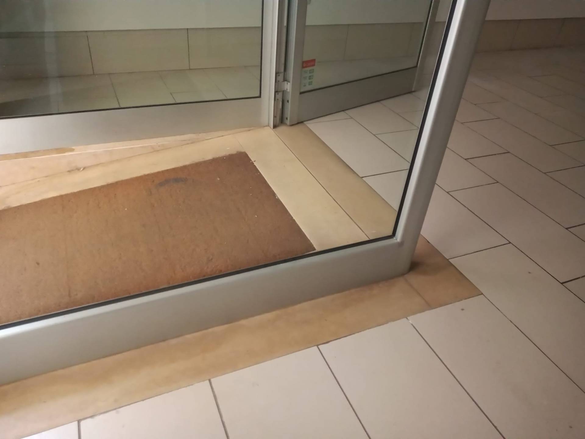 Fondo Commerciale in affitto a Pontedera, Centro