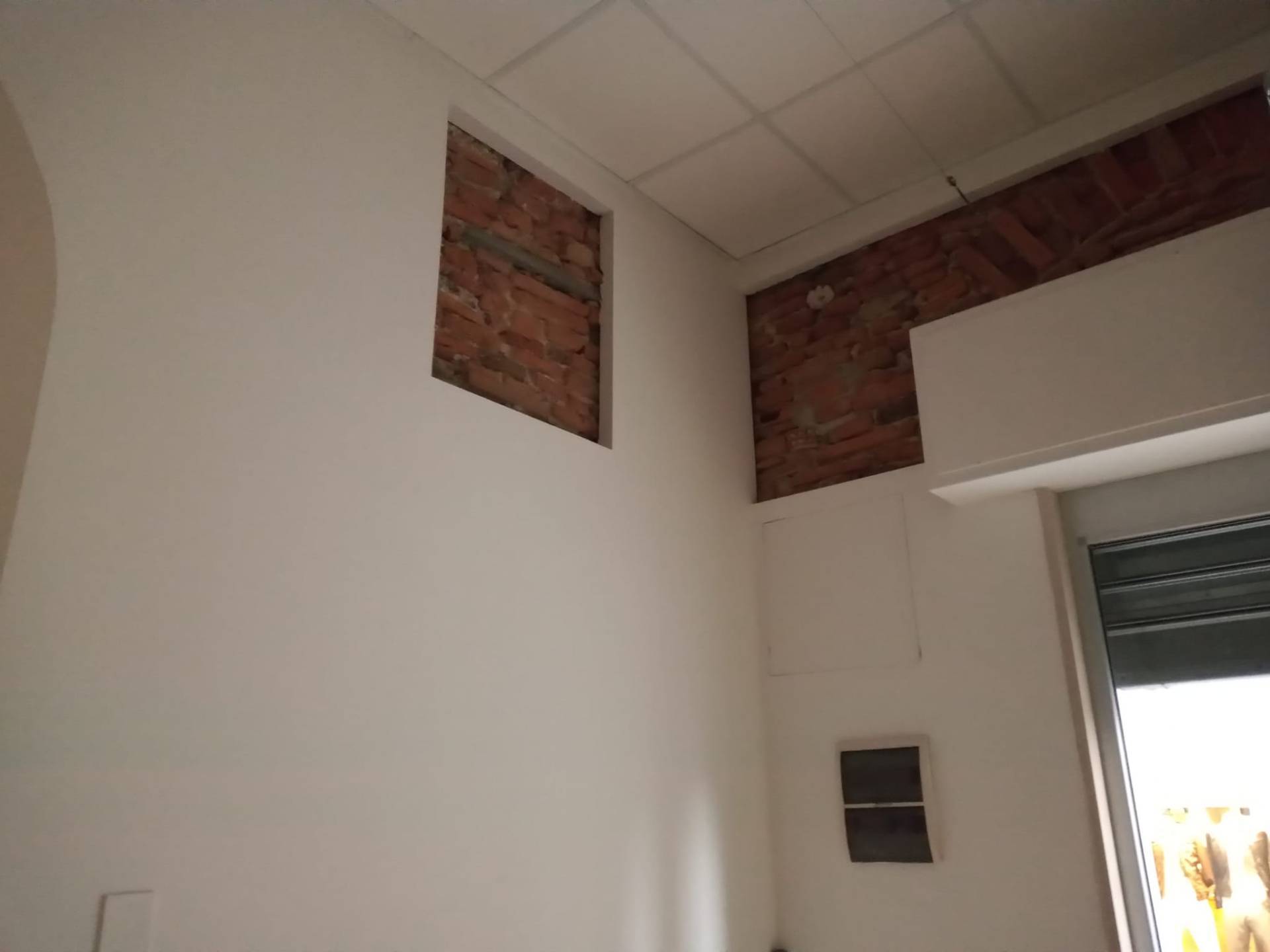 Fondo Commerciale in affitto a Pontedera, Centro