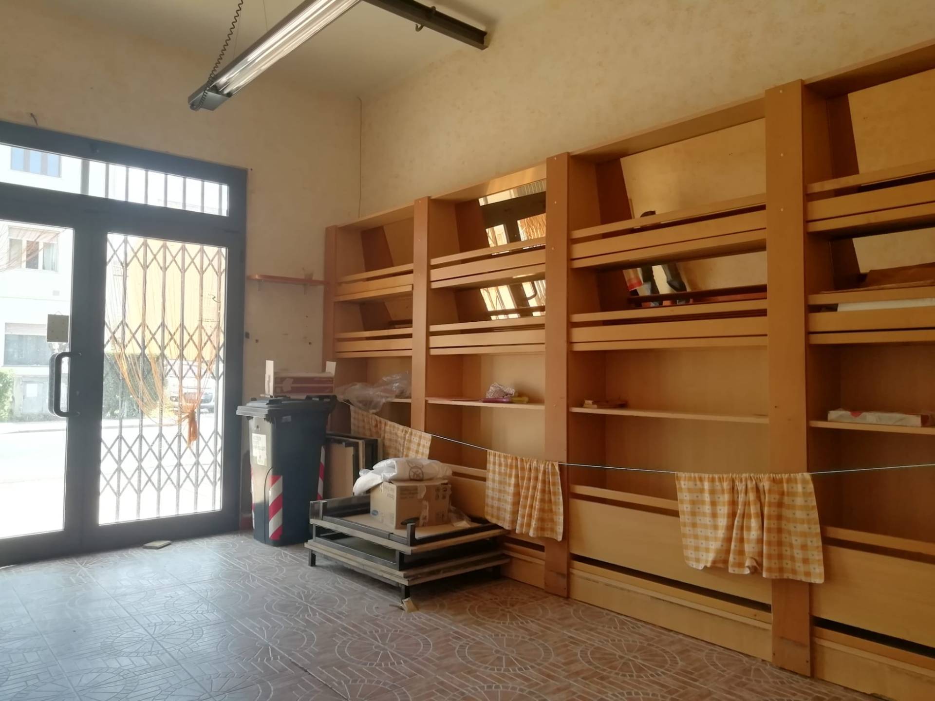 Fondo Commerciale in affitto a Pontedera, Il Romito