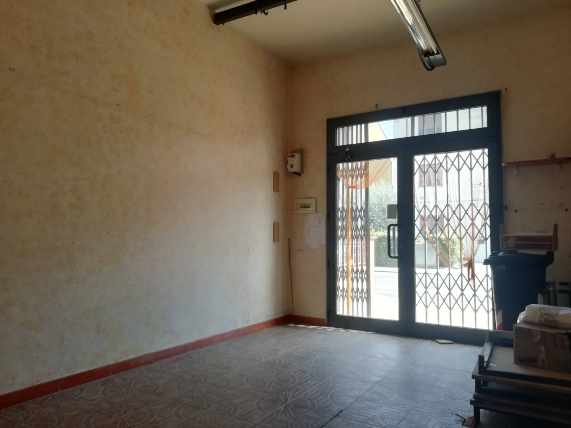 Fondo Commerciale in affitto a Pontedera, Il Romito