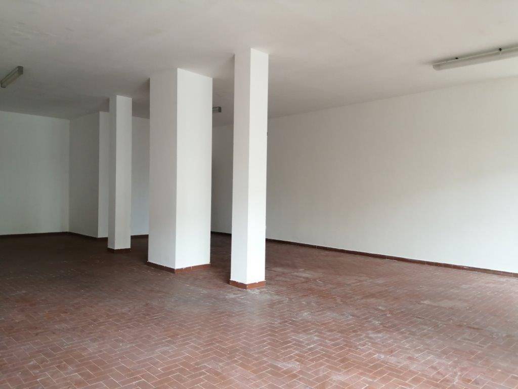 Fondo Commerciale in affitto a Ponsacco