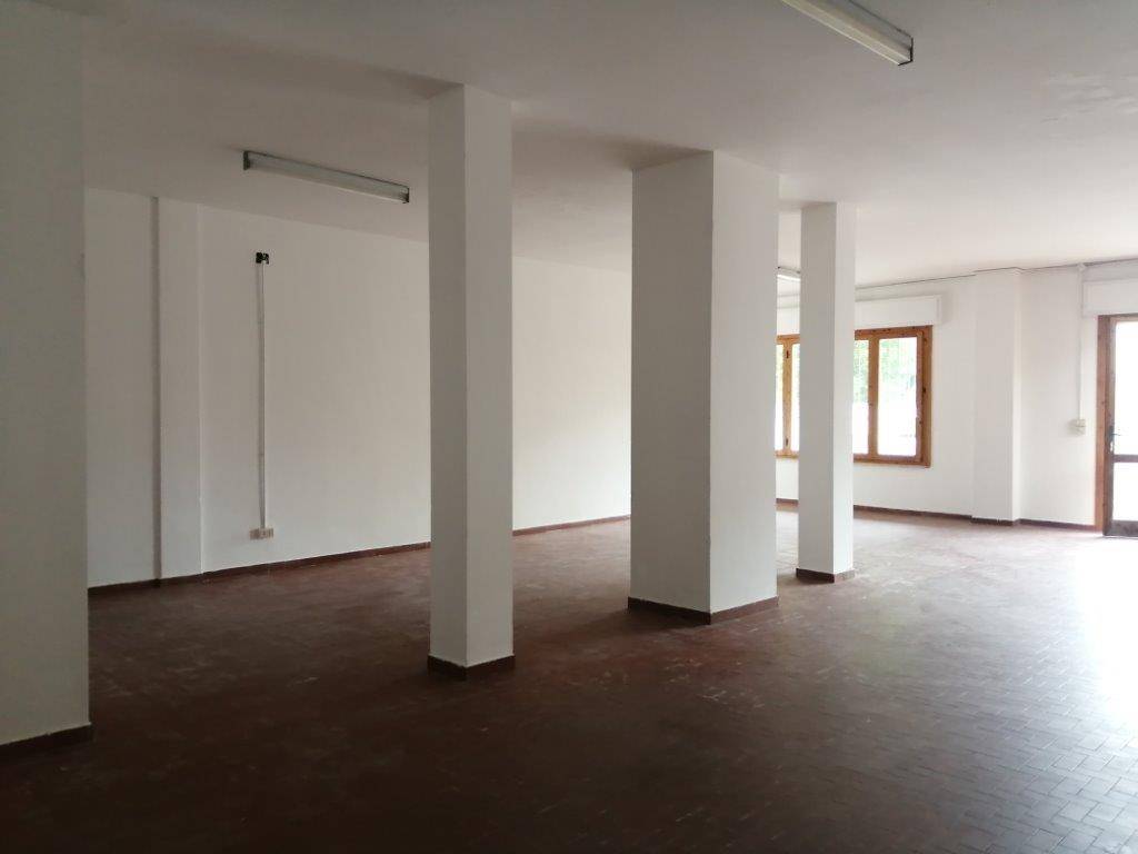 Fondo Commerciale in affitto a Ponsacco