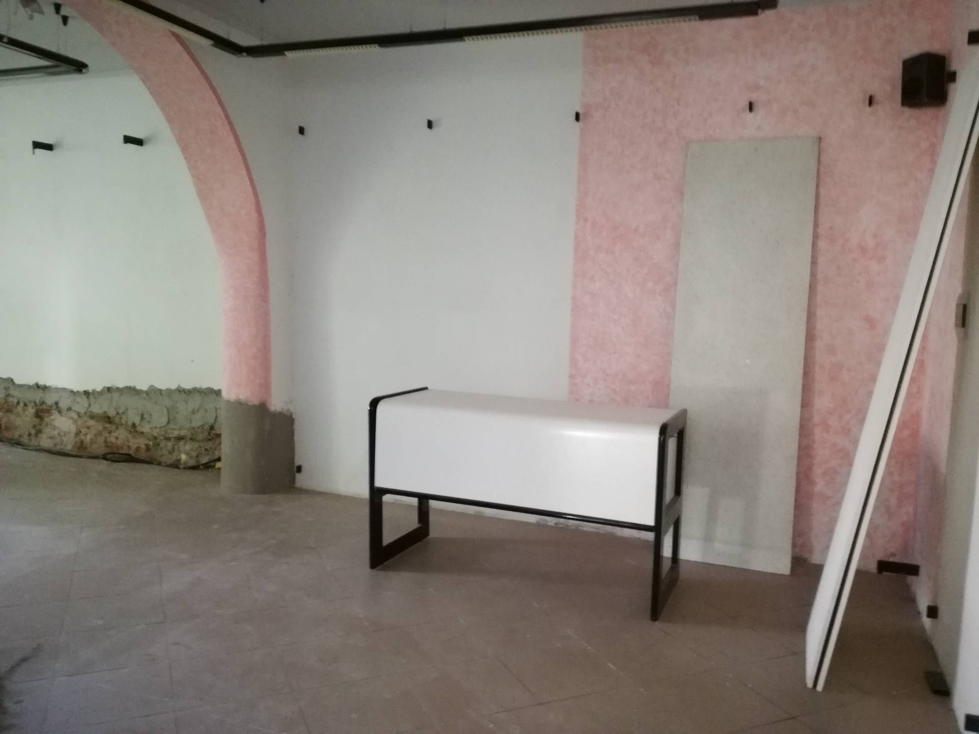 Fondo Commerciale in vendita a Vicopisano, Cucigliana