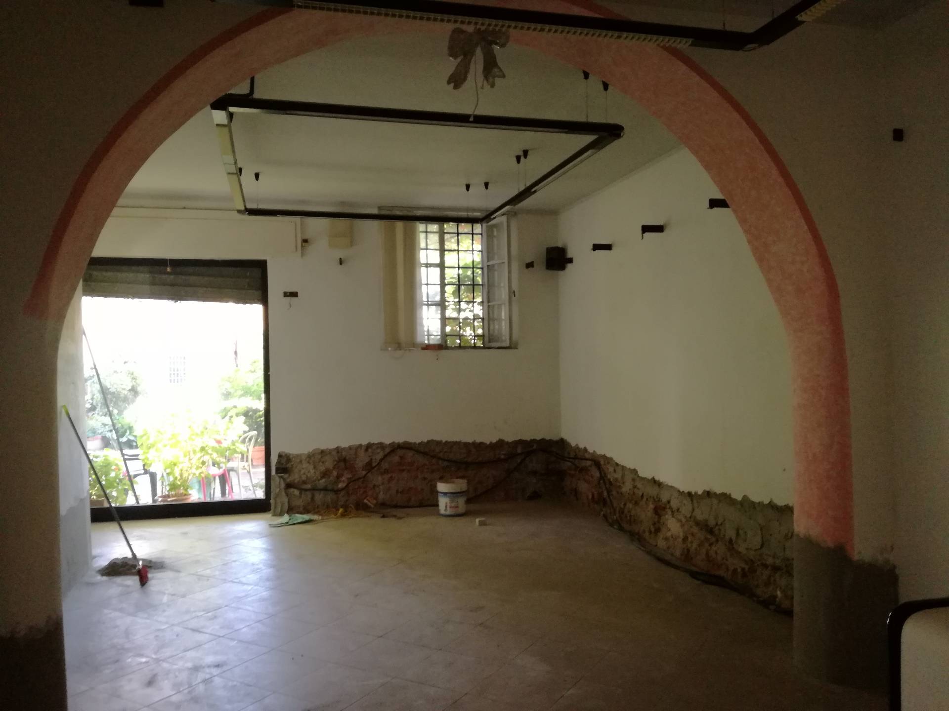 Fondo Commerciale in vendita a Vicopisano, Cucigliana