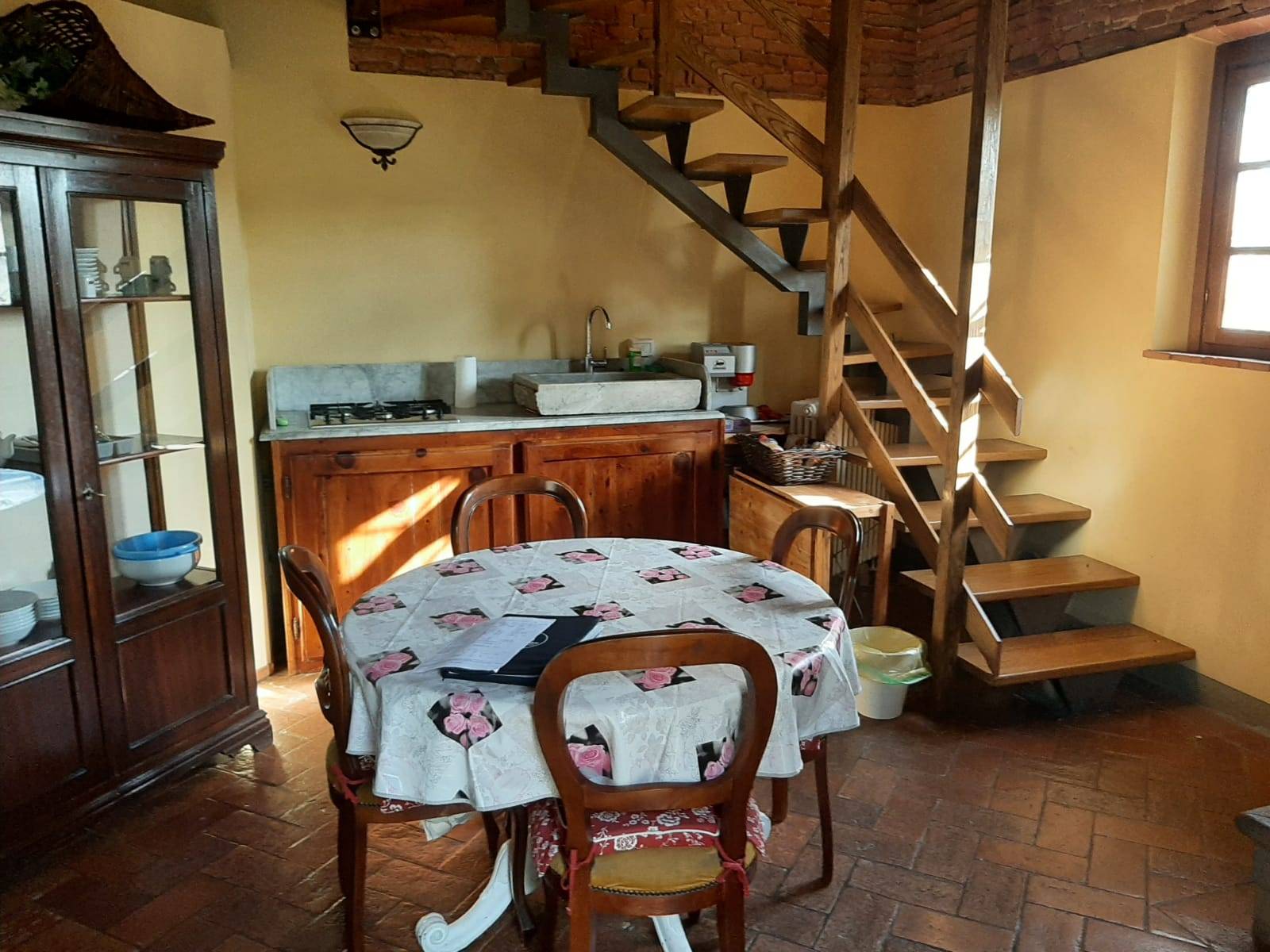 Casa indipendente in affitto a Pontedera, Montecastello