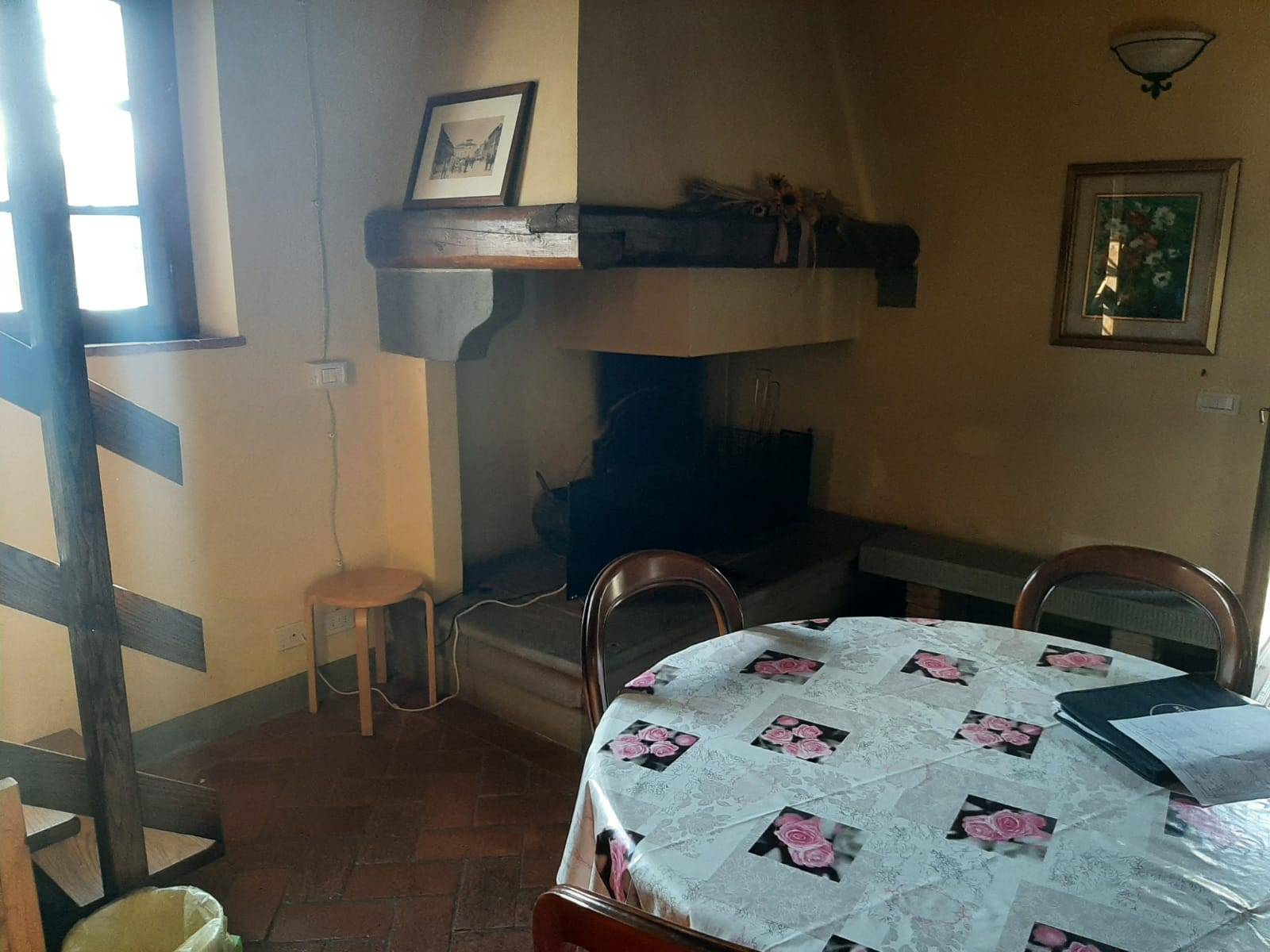 Casa indipendente in affitto a Pontedera, Montecastello