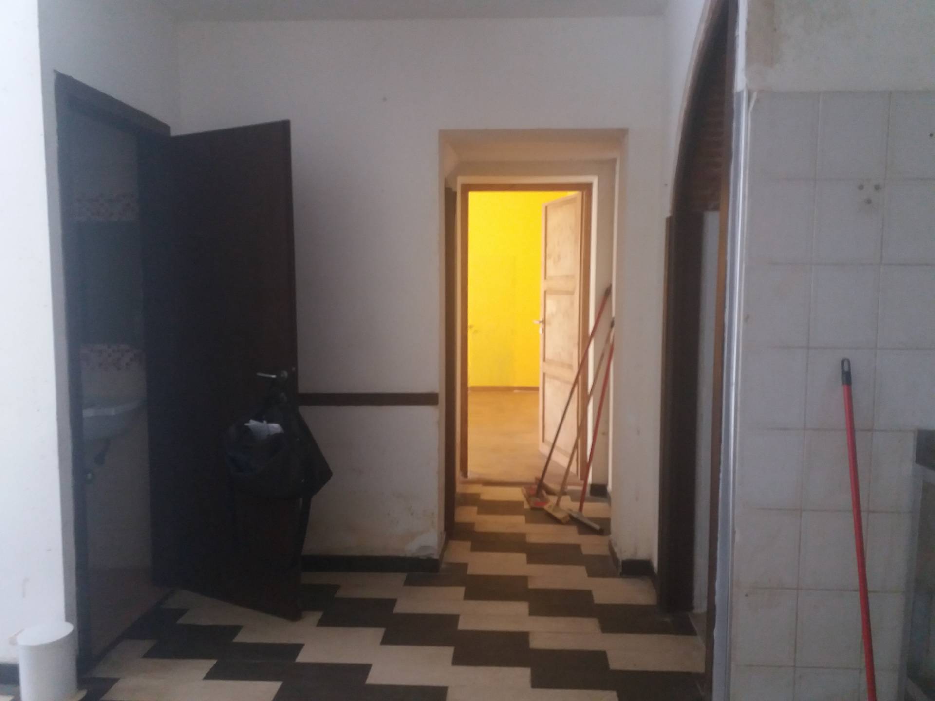 Fondo Commerciale in affitto a Pontedera, La Rotta