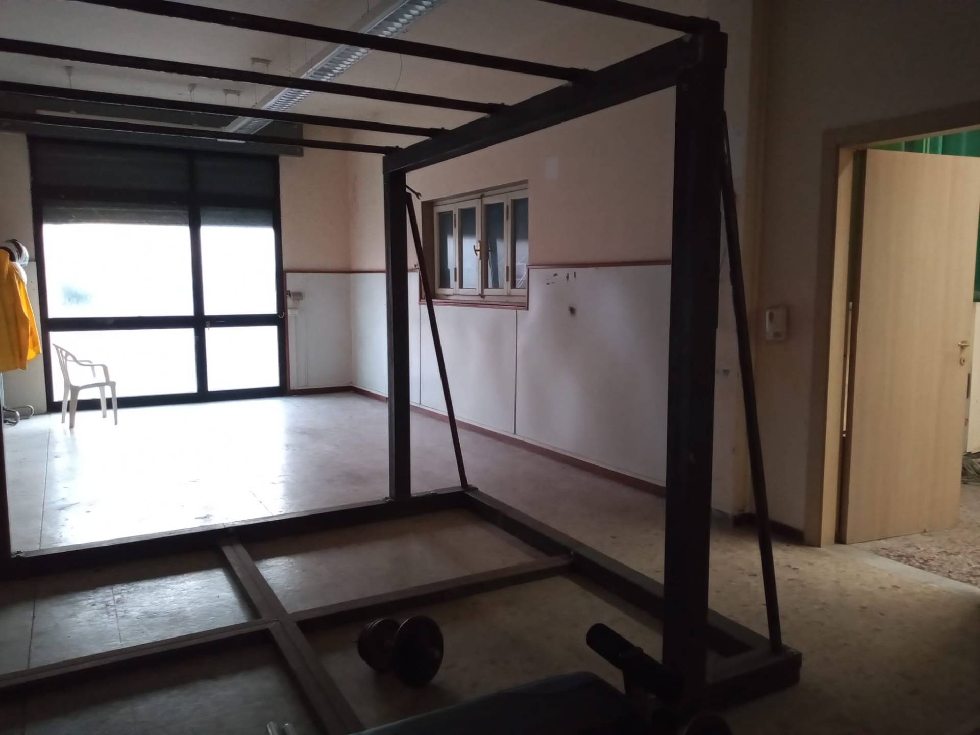 Fondo Commerciale in affitto a Pontedera, Villaggio Gramsci