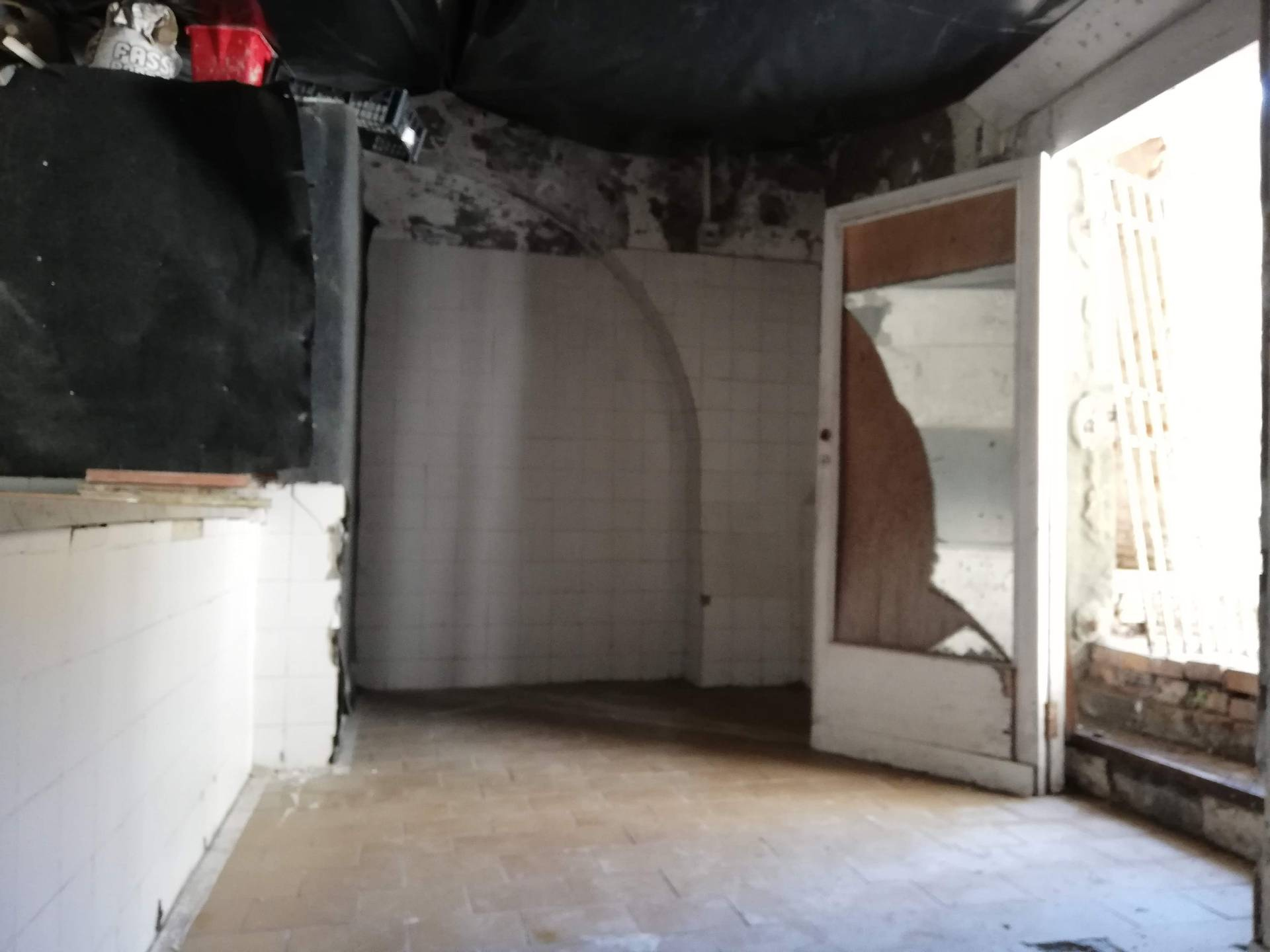 Fondo Commerciale in vendita a Santa Croce sull'Arno