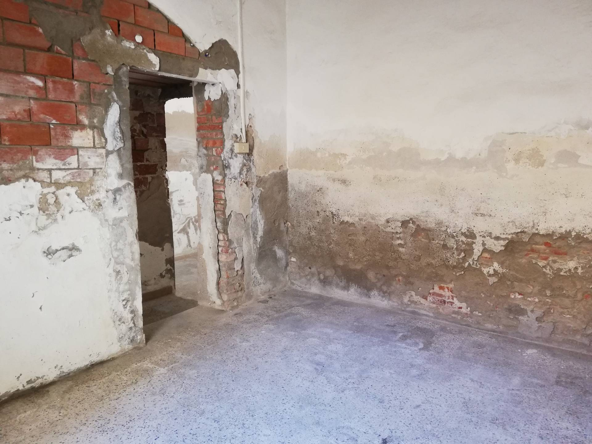 Fondo Commerciale in vendita a Santa Croce sull'Arno