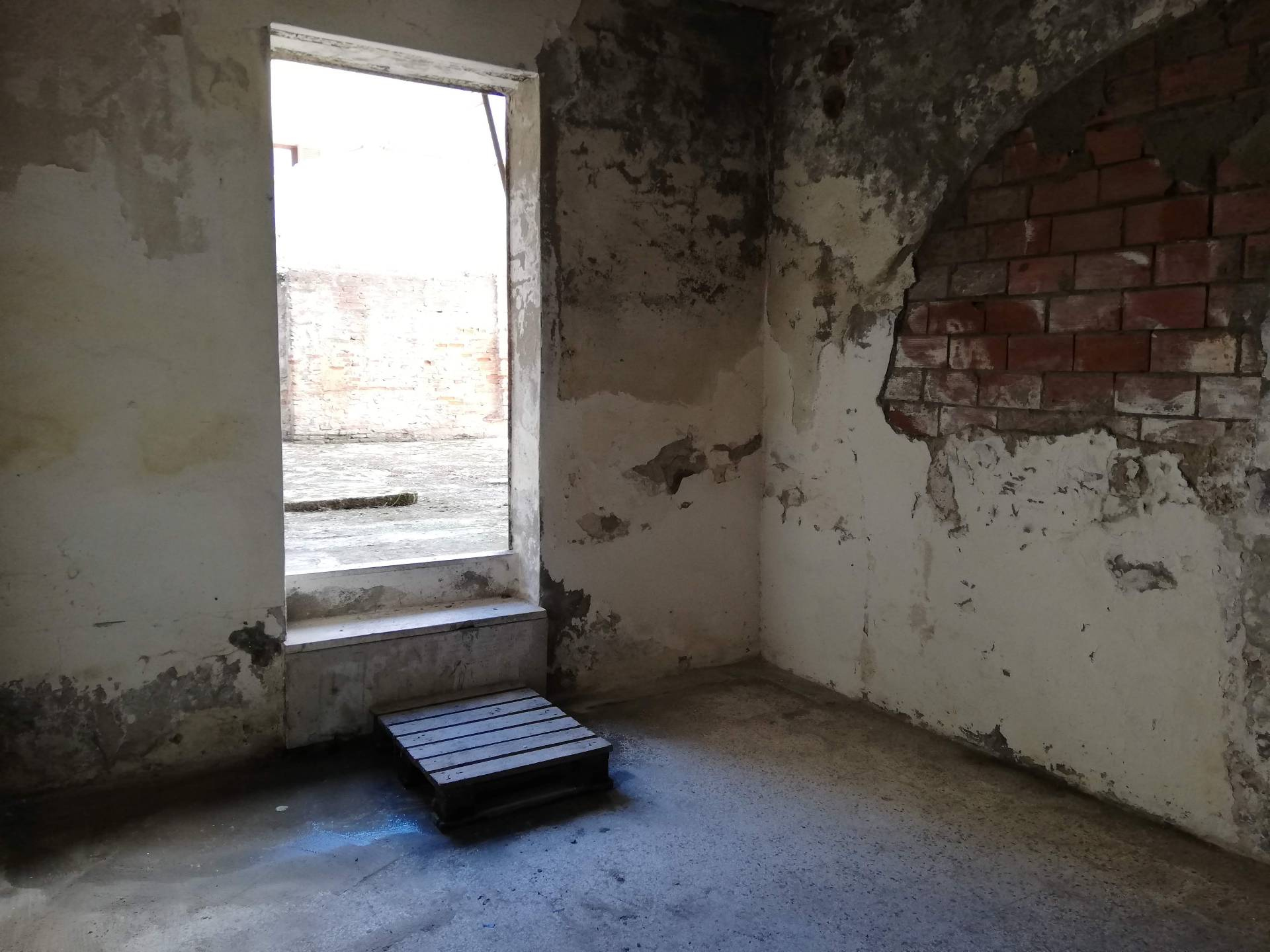 Fondo Commerciale in vendita a Santa Croce sull'Arno