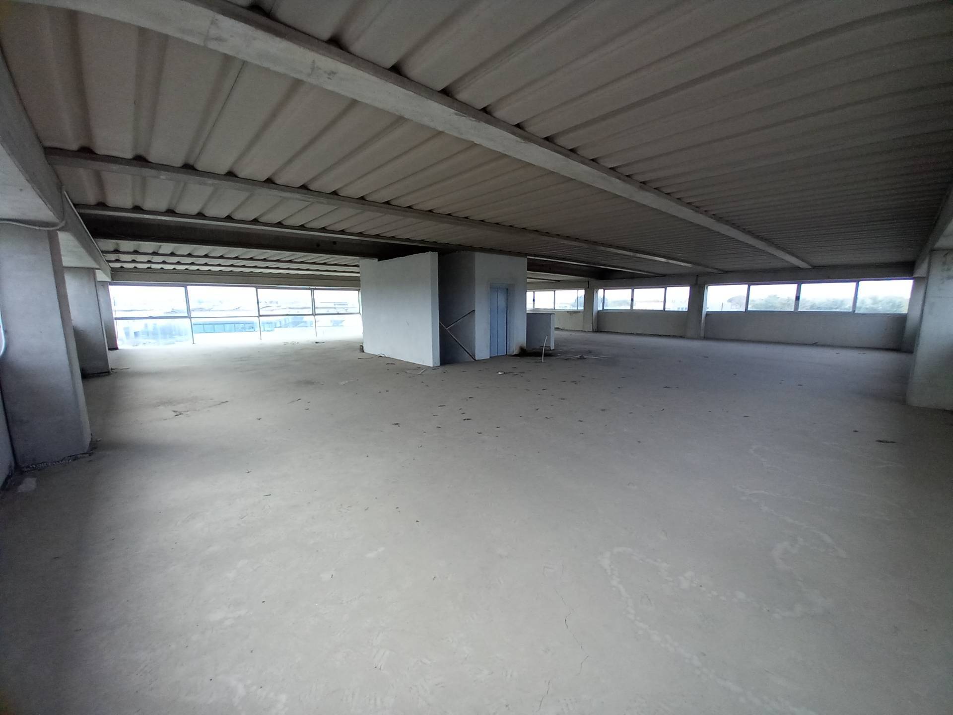 Fondo Commerciale in affitto a Ponsacco, Ponsacco