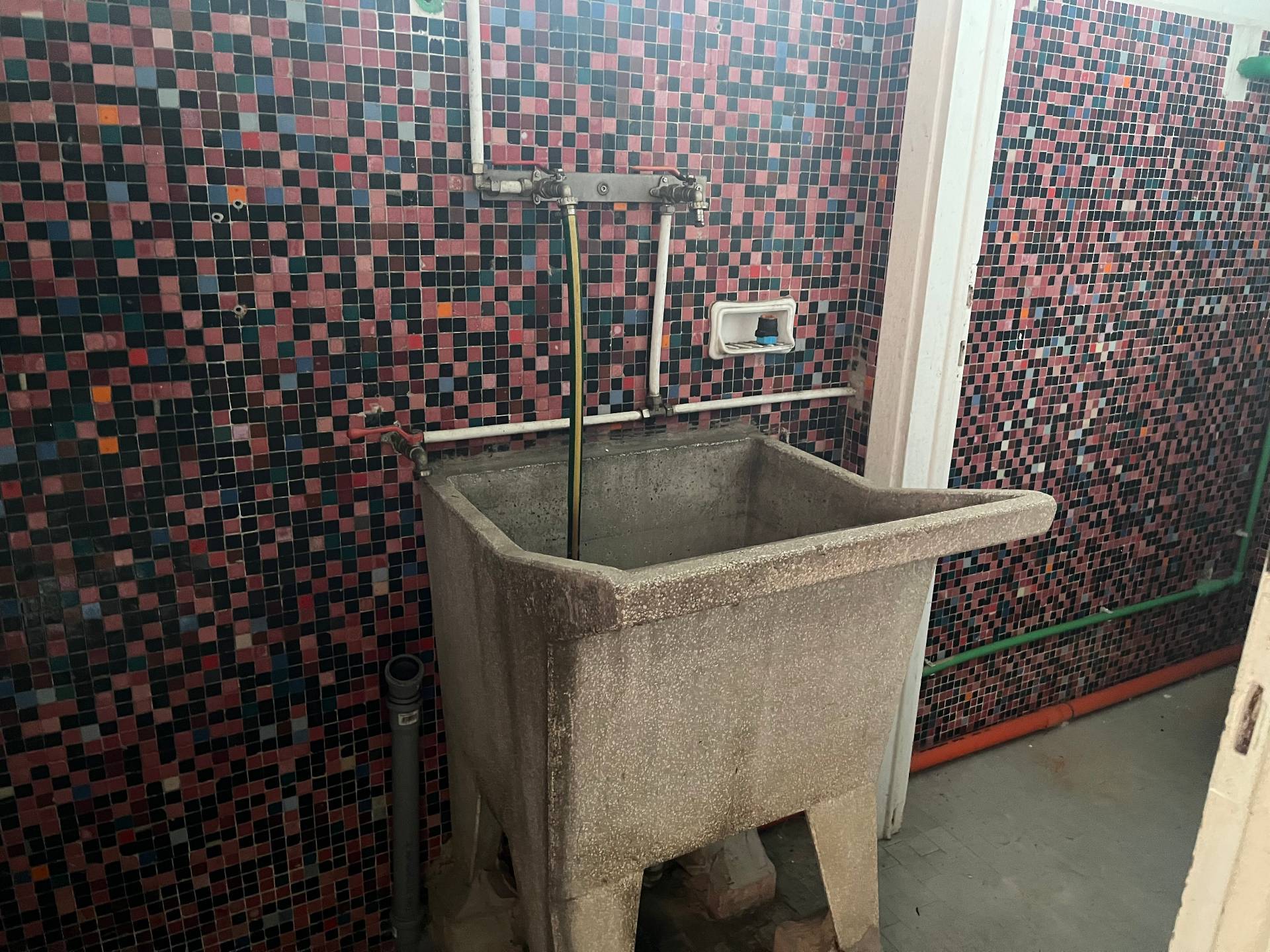 Fondo Commerciale in vendita a Cerreto Guidi, Stabbia