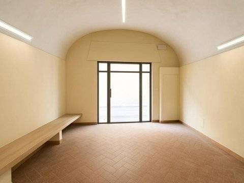 Fondo Commerciale in affitto a Pontedera, Centro