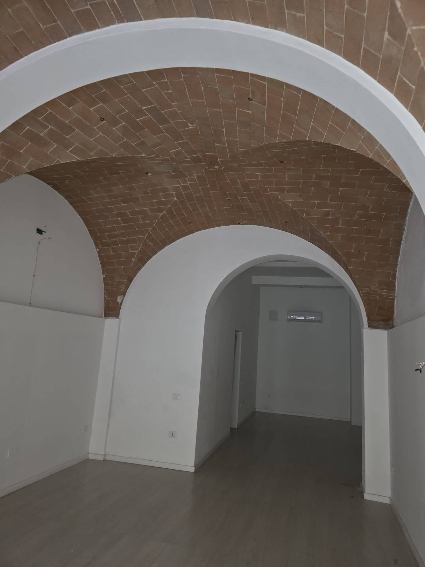 Fondo Commerciale in affitto a Pontedera, Centro