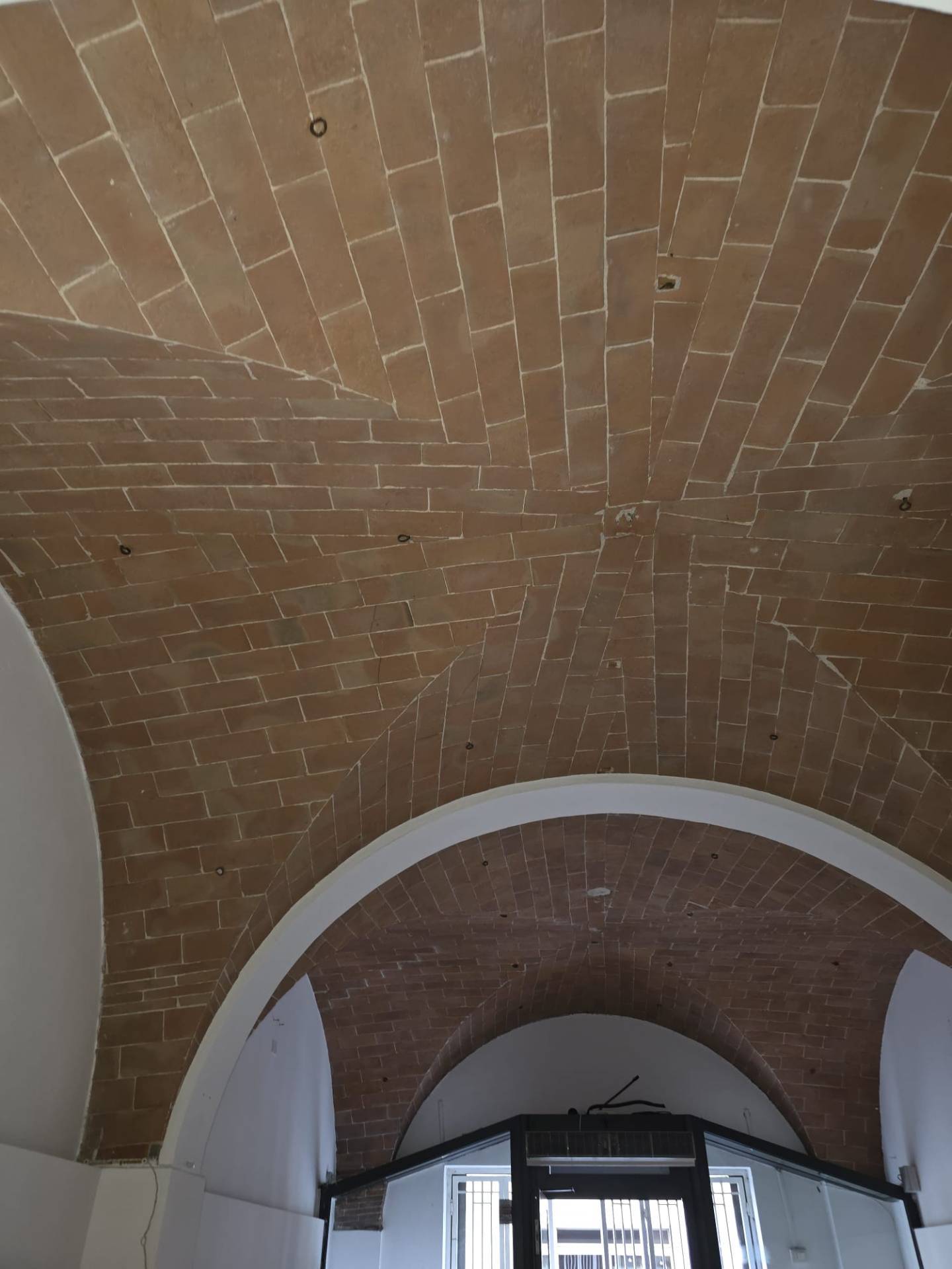 Fondo Commerciale in affitto a Pontedera, Centro