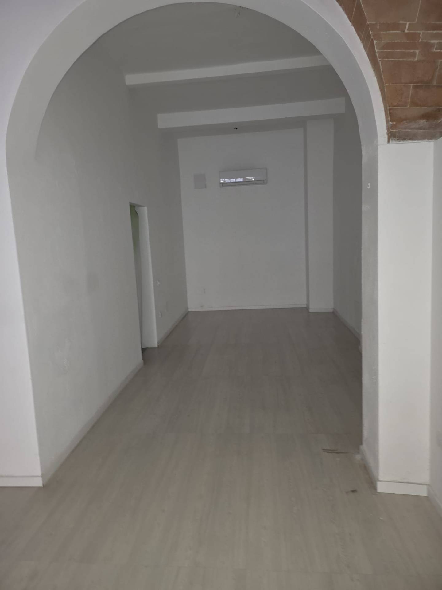 Fondo Commerciale in affitto a Pontedera, Centro