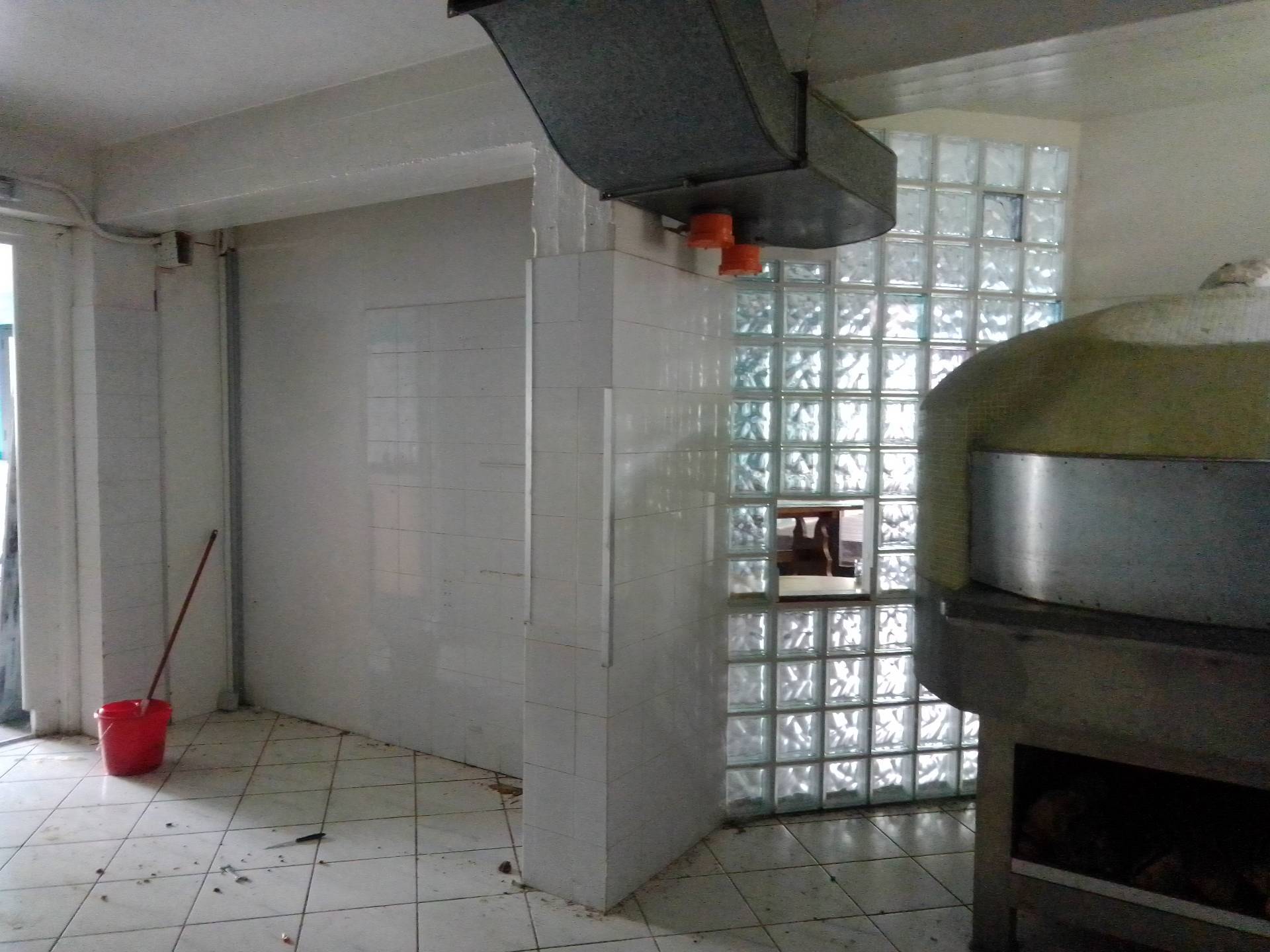 Fondo Commerciale in affitto a Palaia, Forcoli