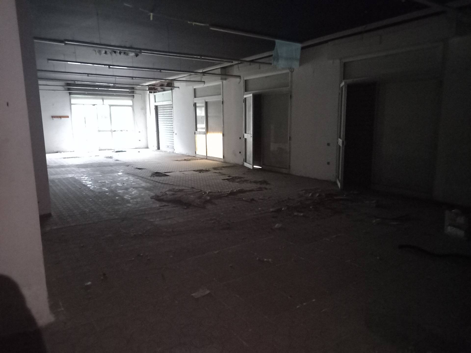 Fondo Commerciale in affitto a Ponsacco, Ponsacco