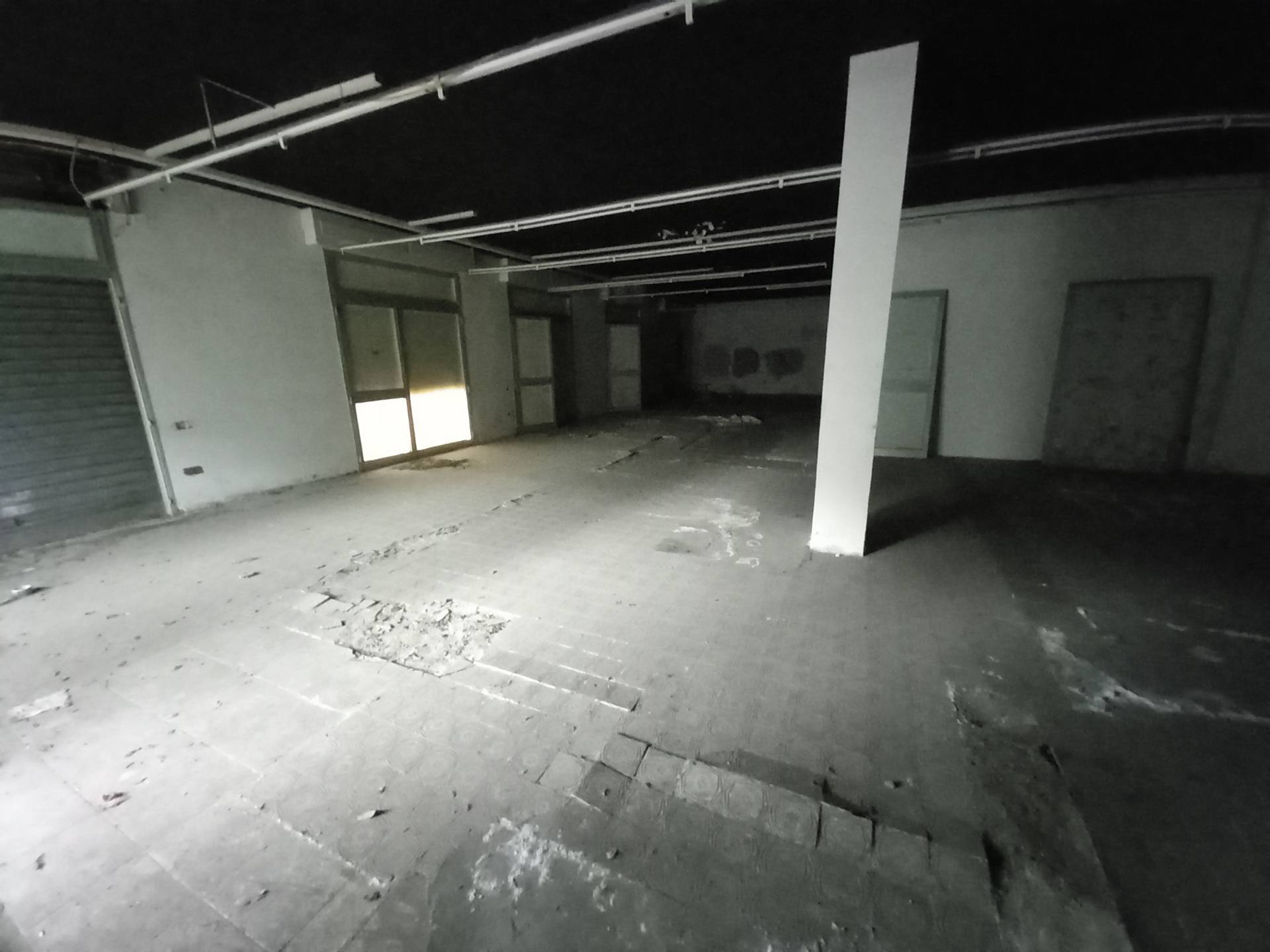 Fondo Commerciale in affitto a Ponsacco, Ponsacco