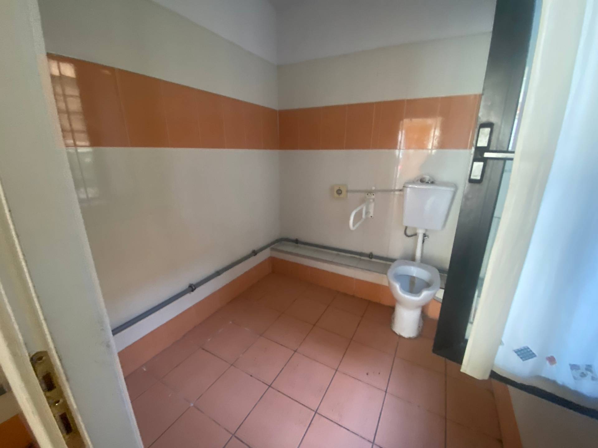 Fondo Commerciale in vendita a Vicopisano, San Giovanni alla Vena