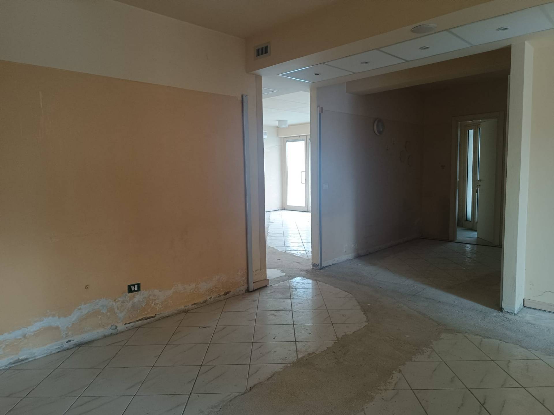 Fondo Commerciale in affitto a Palaia, Forcoli