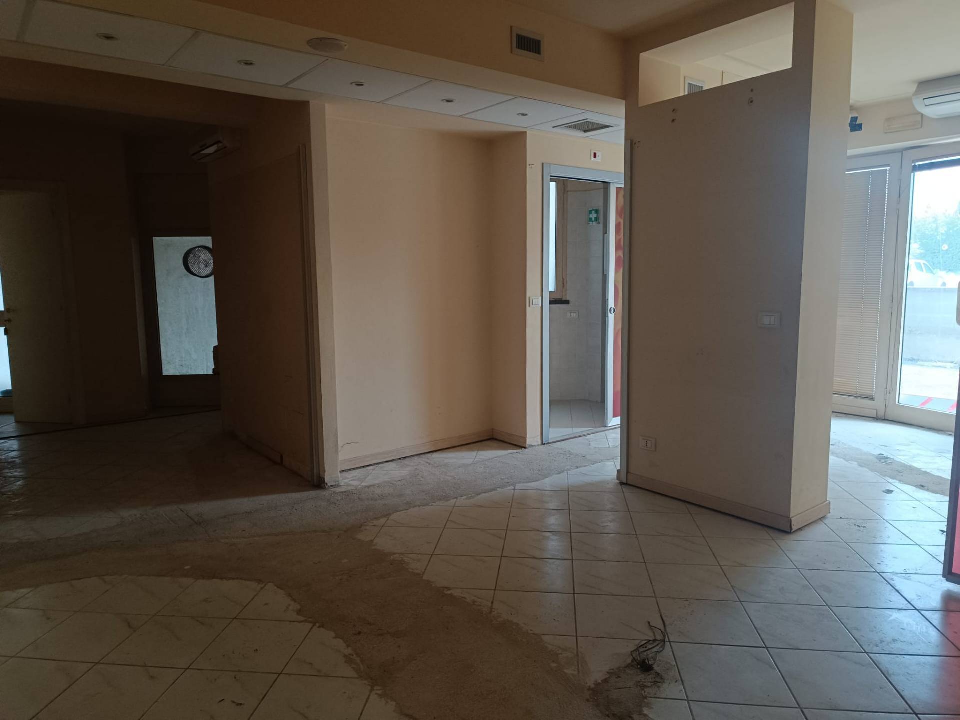 Fondo Commerciale in affitto a Palaia, Forcoli