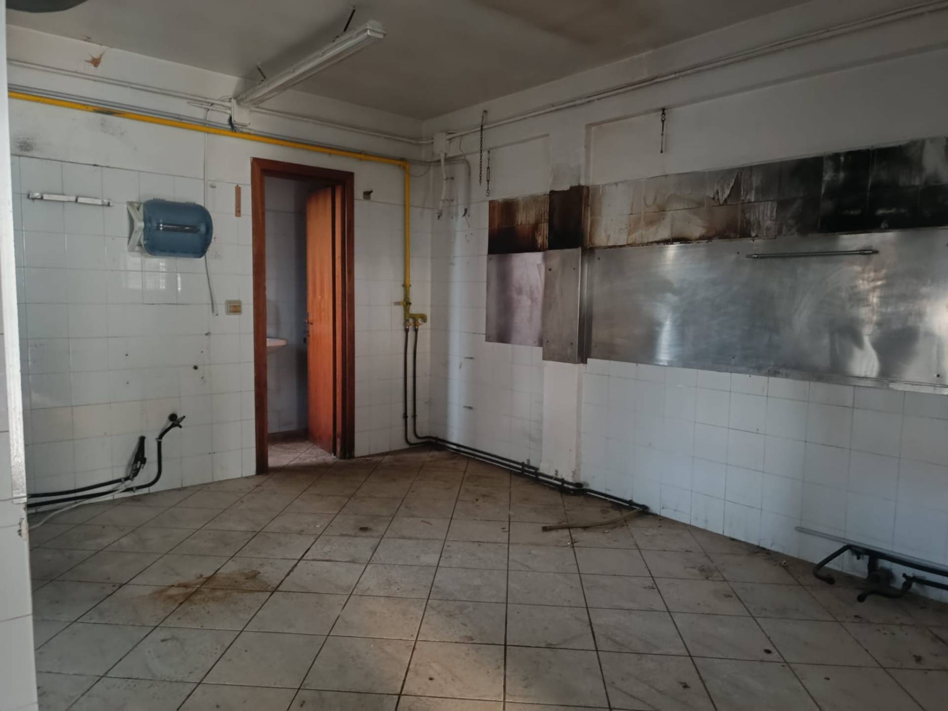 Fondo Commerciale in affitto a Palaia, Forcoli