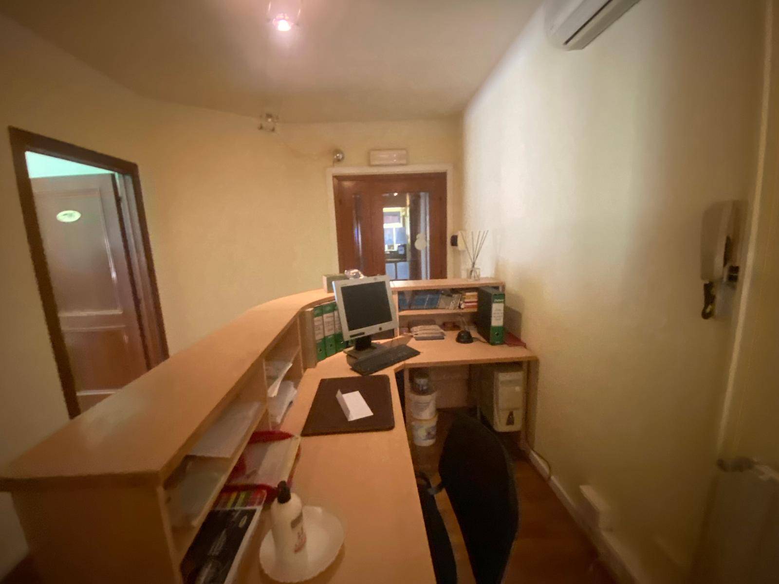 Ufficio in vendita a Pontedera, Oltrera