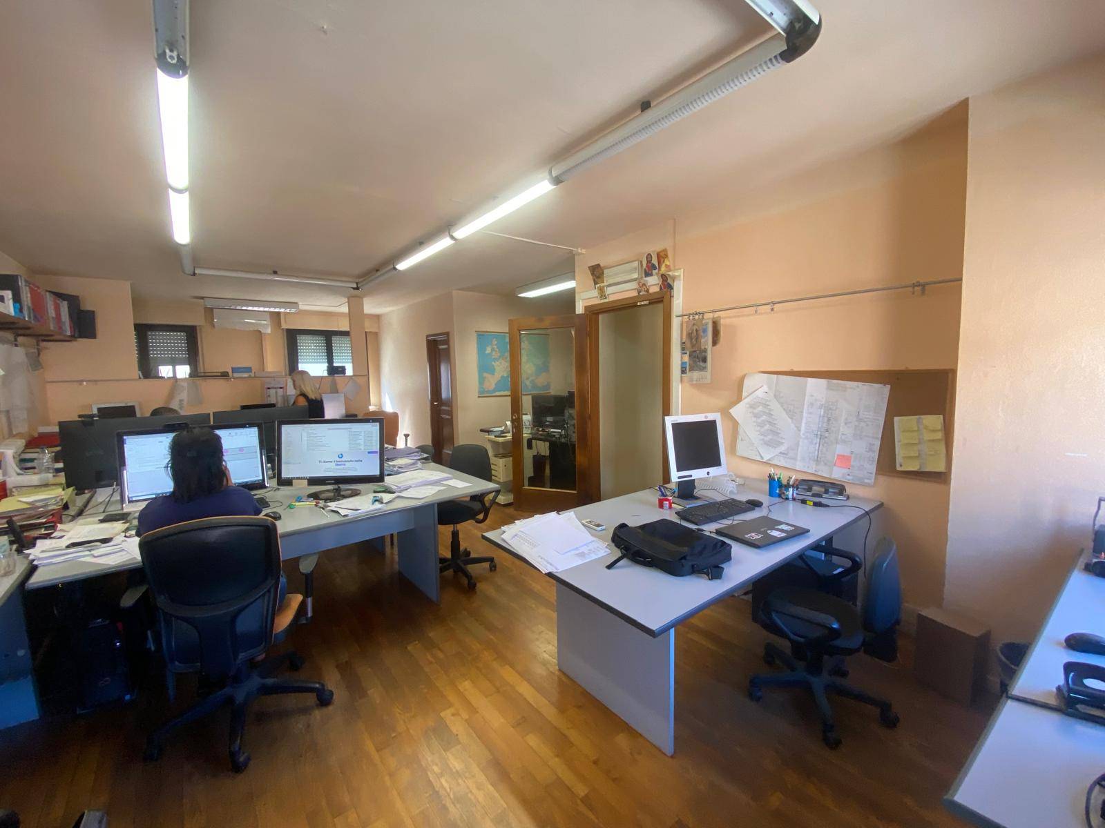 Ufficio in vendita a Pontedera, Oltrera