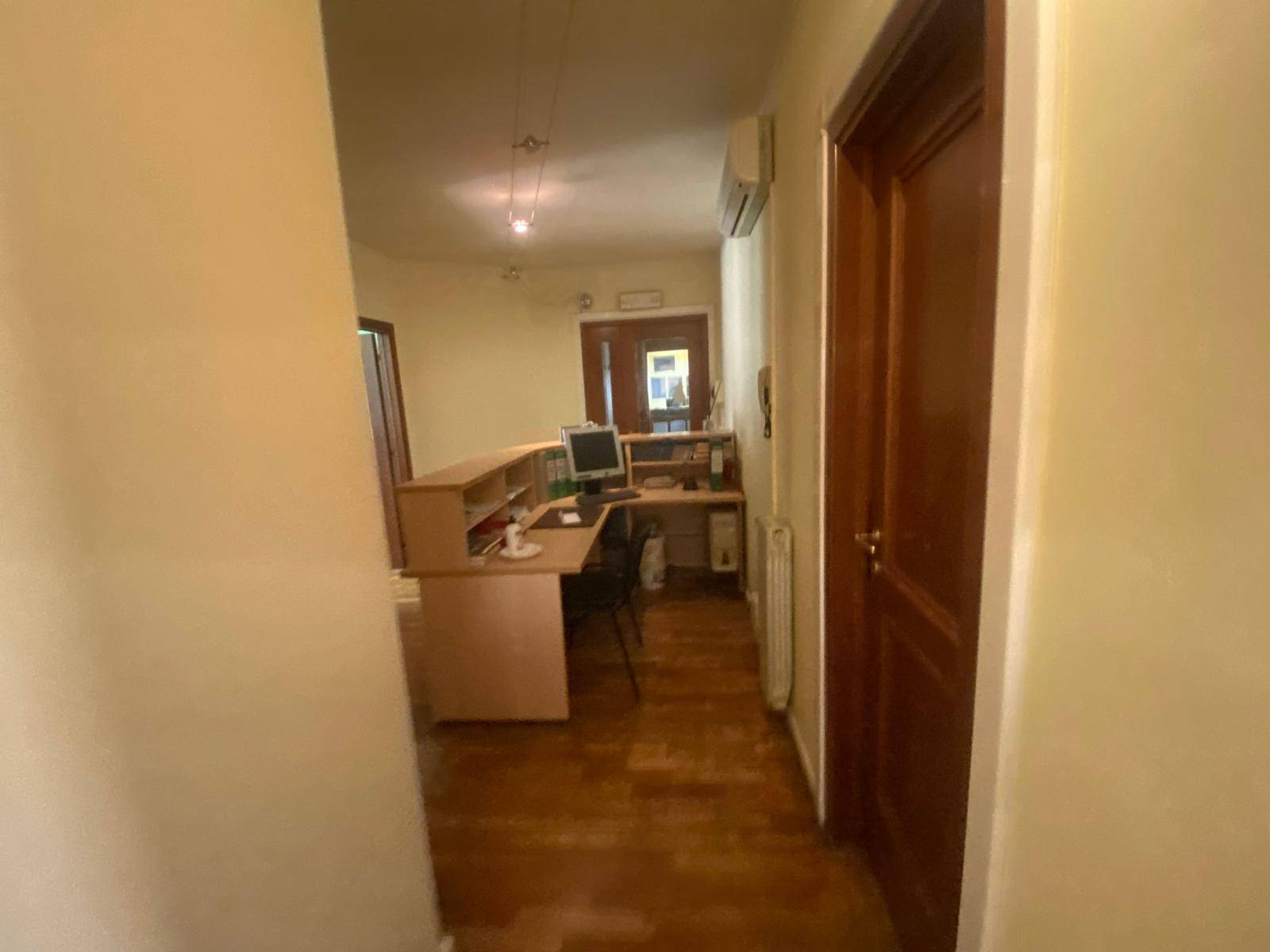 Ufficio in vendita a Pontedera, Oltrera
