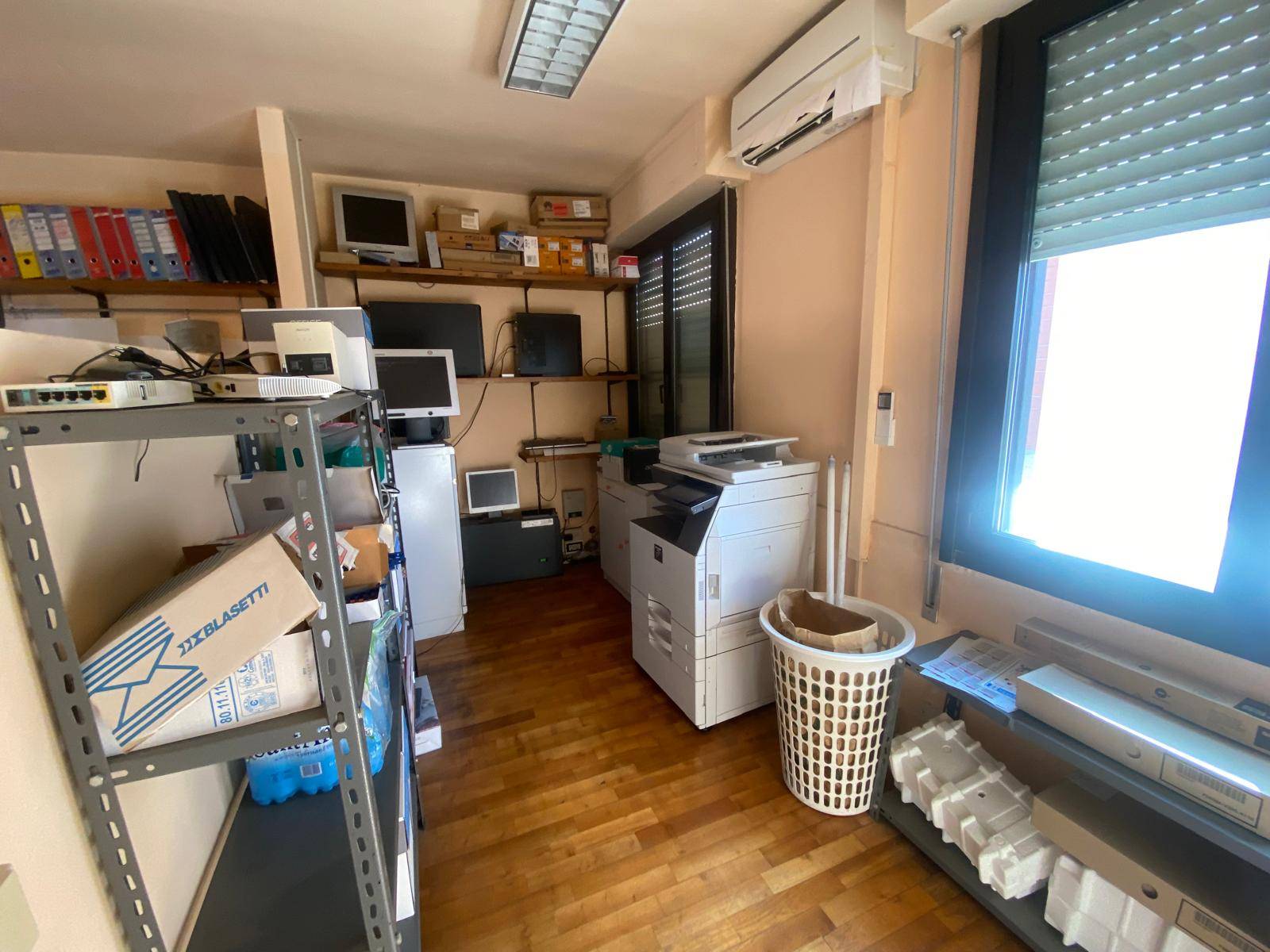 Ufficio in vendita a Pontedera, Oltrera