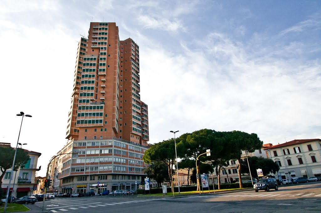Fondo Commerciale in affitto a Livorno, Montebello