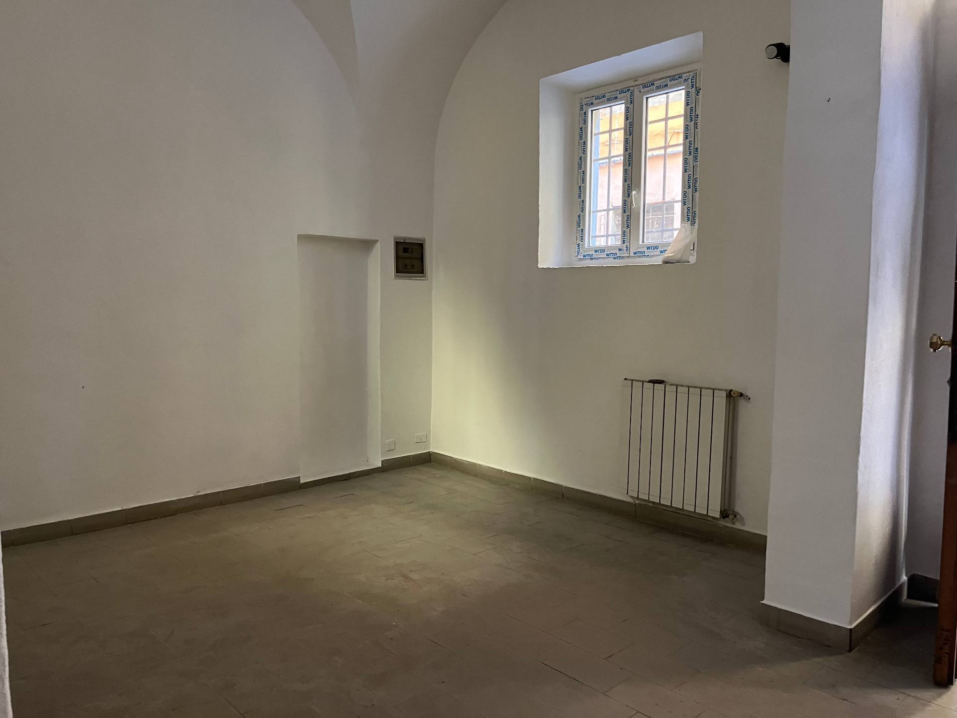 Fondo Commerciale in vendita a Livorno, Salviano