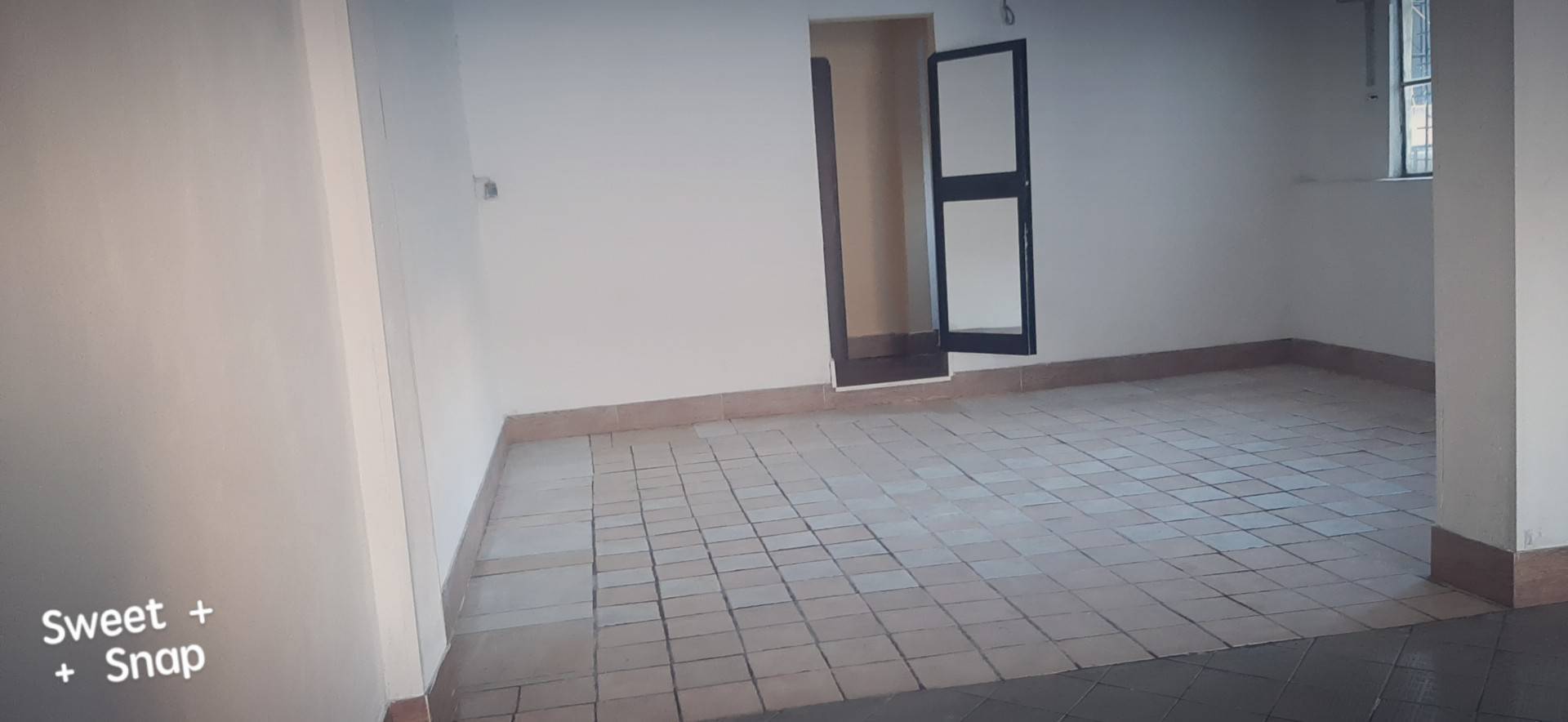 Fondo Commerciale in vendita a Livorno, Salviano