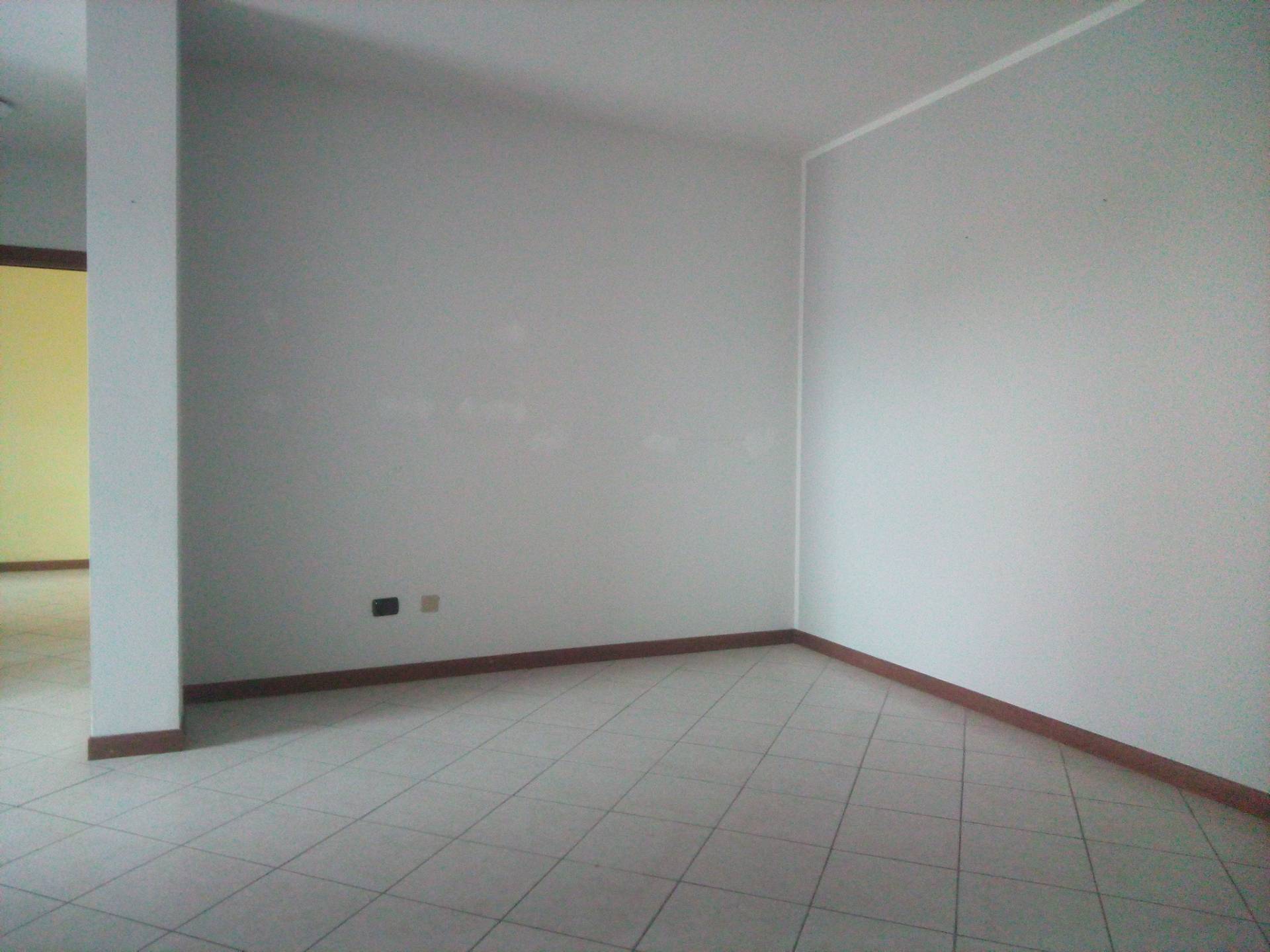 Fondo Commerciale in vendita a Livorno, Salviano