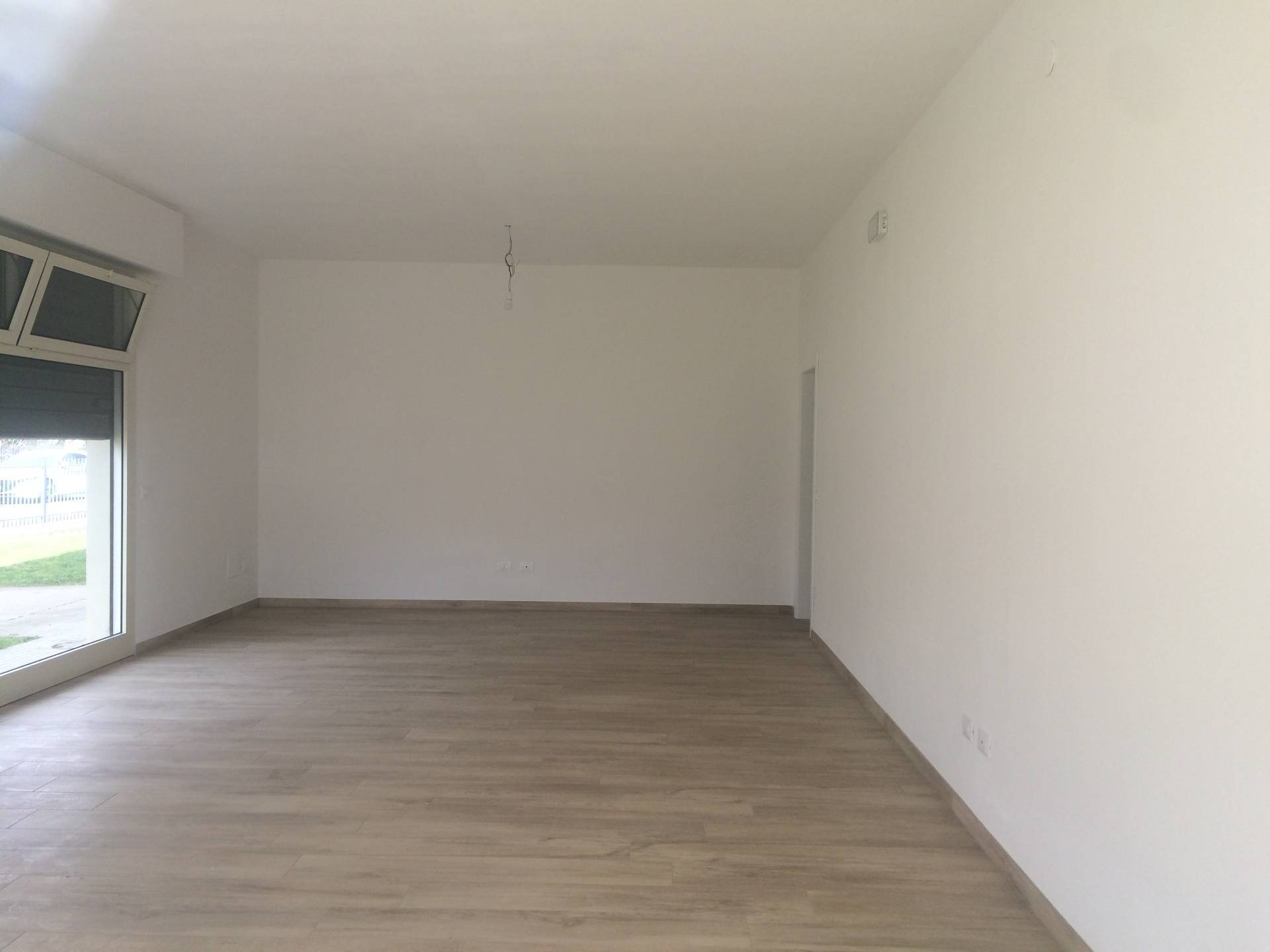 Fondo Commerciale in vendita a Livorno, Salviano