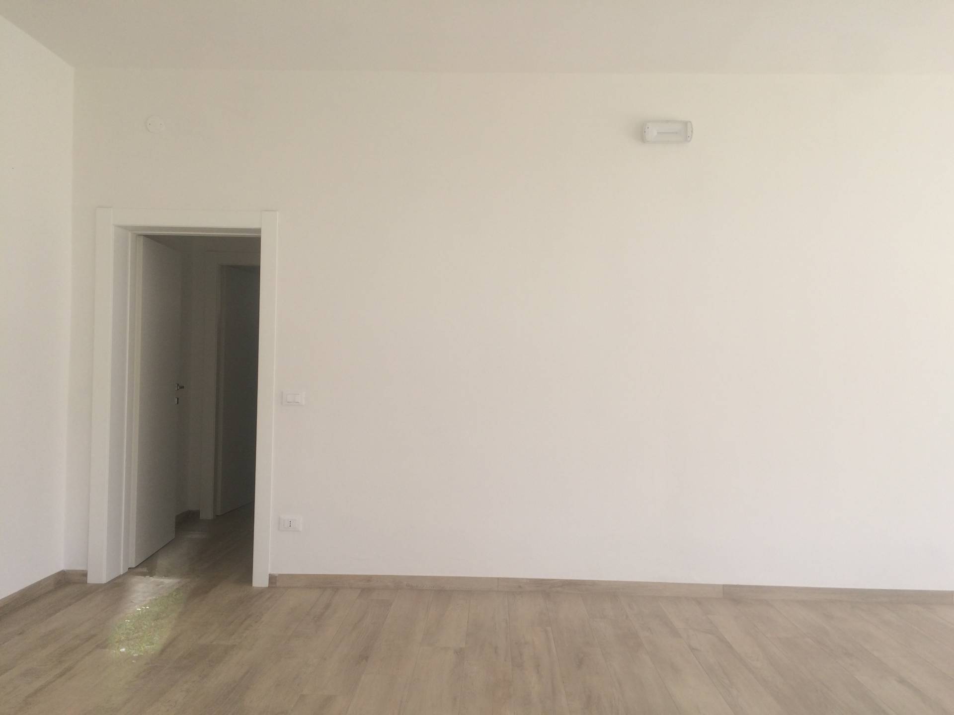 Fondo Commerciale in vendita a Livorno, Salviano