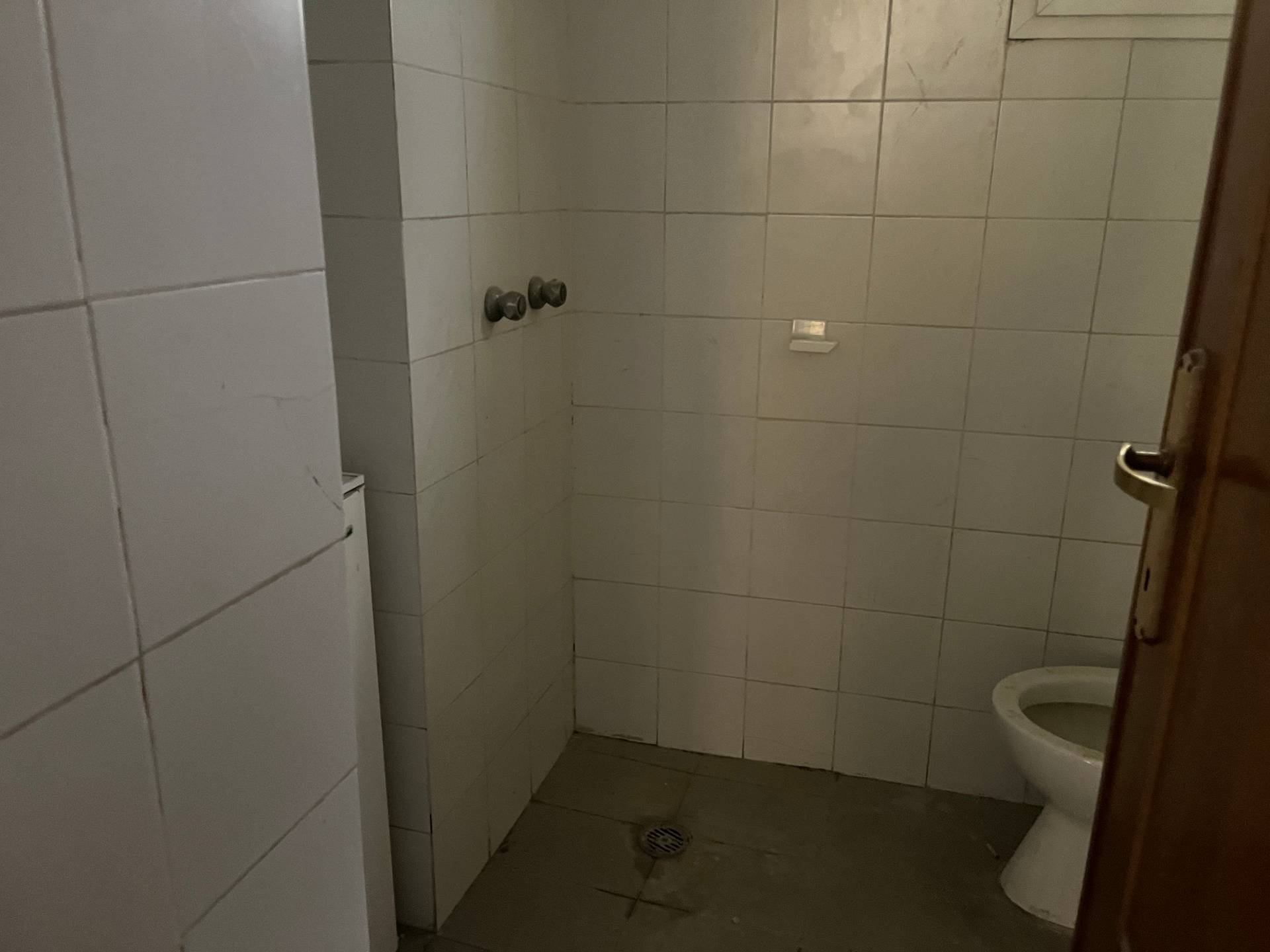 Fondo Commerciale in vendita a Livorno, Salviano