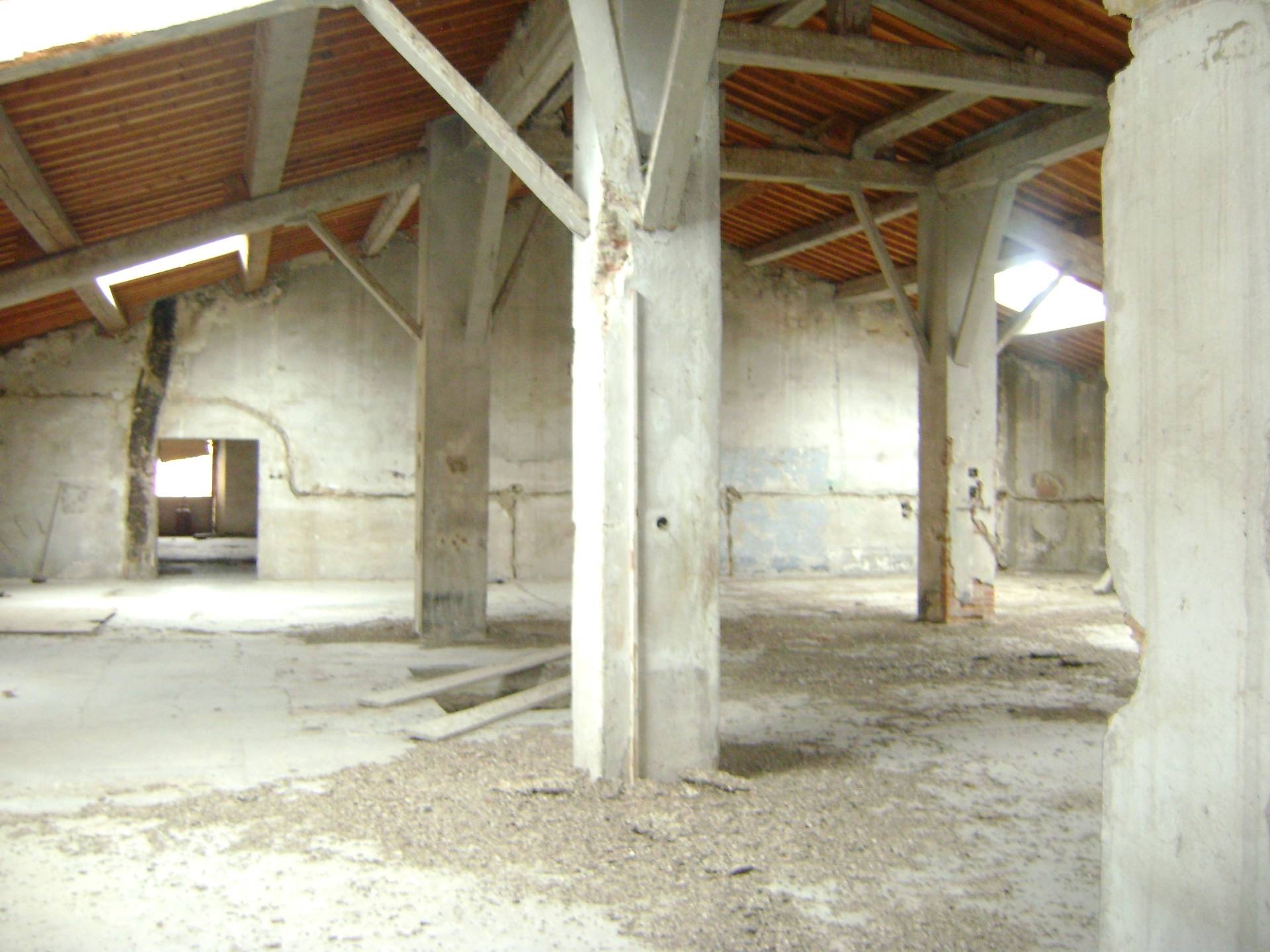 Fondo Commerciale in affitto a Livorno, Venezia - Pontino