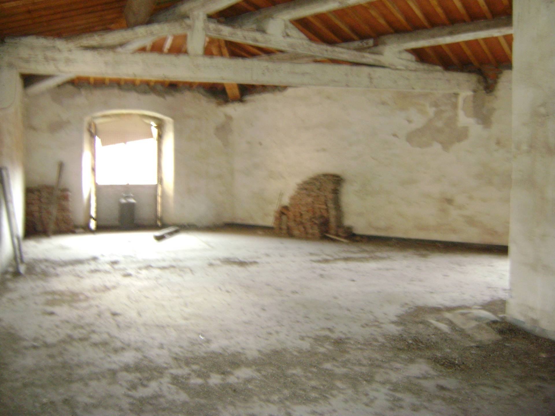 Fondo Commerciale in affitto a Livorno, Venezia - Pontino