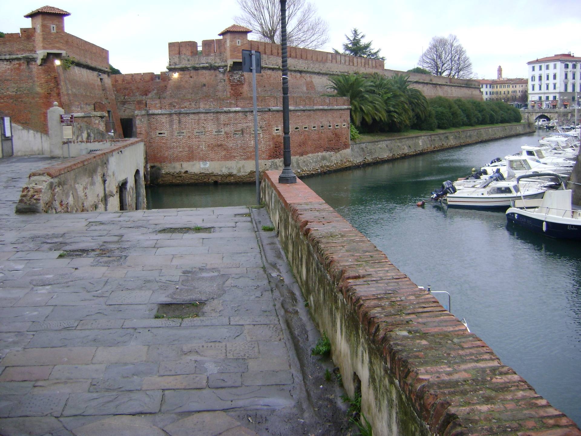 Fondo Commerciale in affitto a Livorno, Venezia - Pontino
