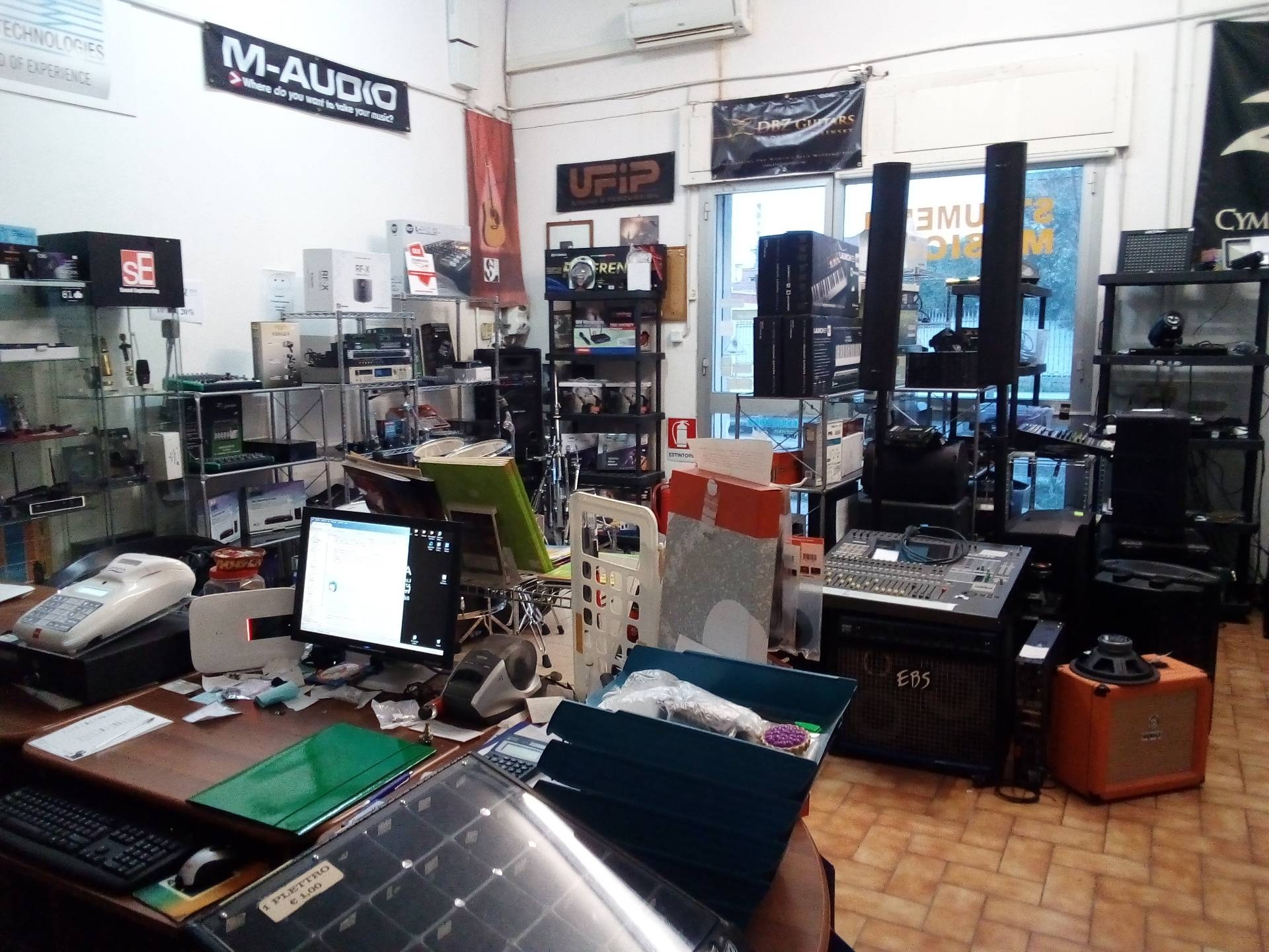 Fondo Commerciale in affitto a Collesalvetti, Stagno