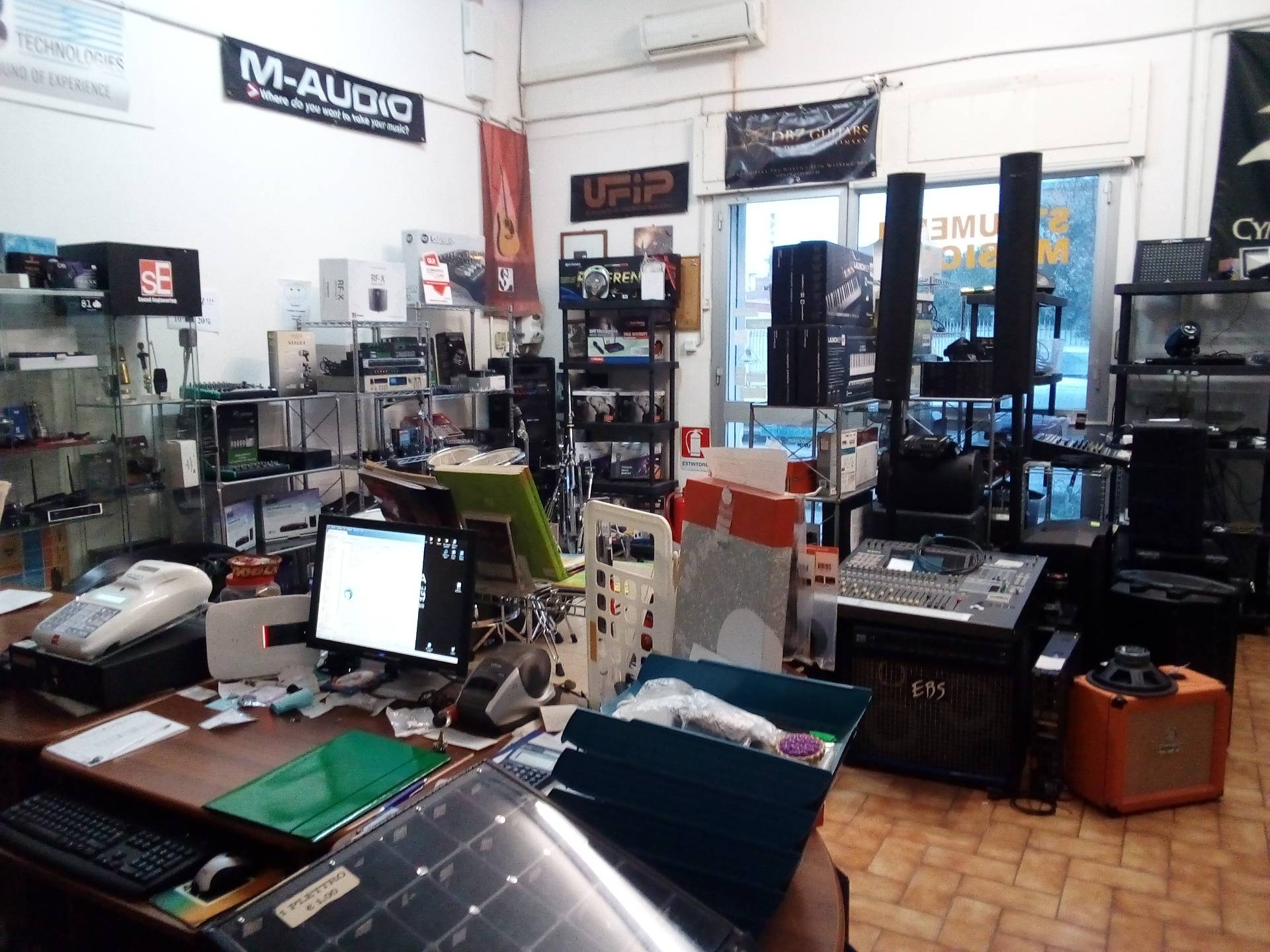 Fondo Commerciale in affitto a Collesalvetti, Stagno