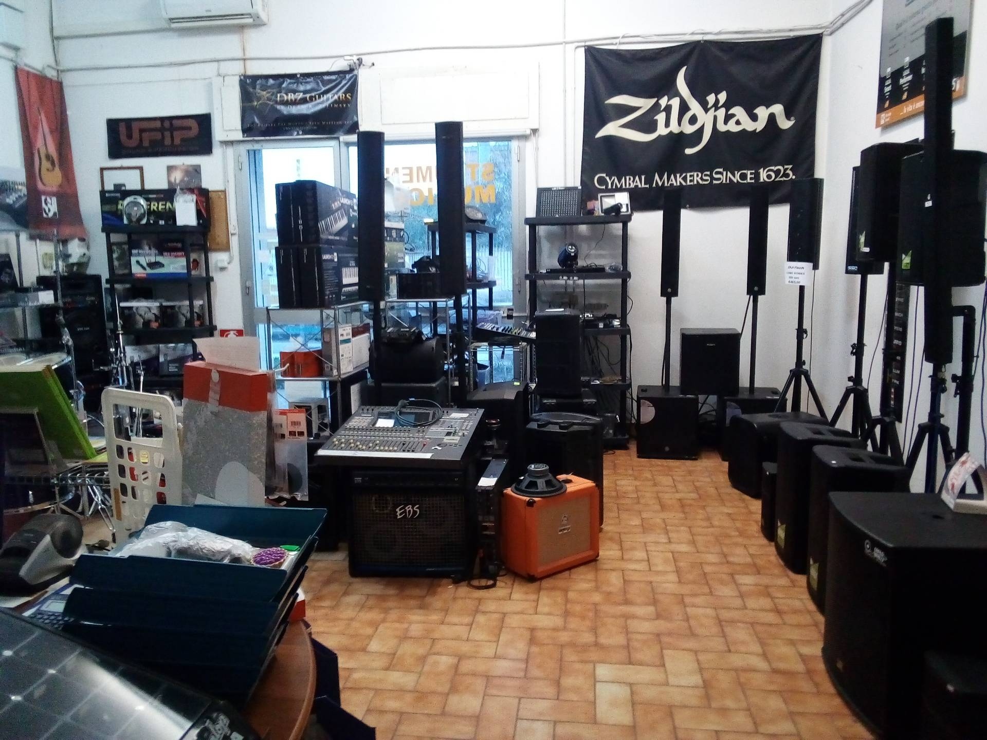 Fondo Commerciale in affitto a Collesalvetti, Stagno