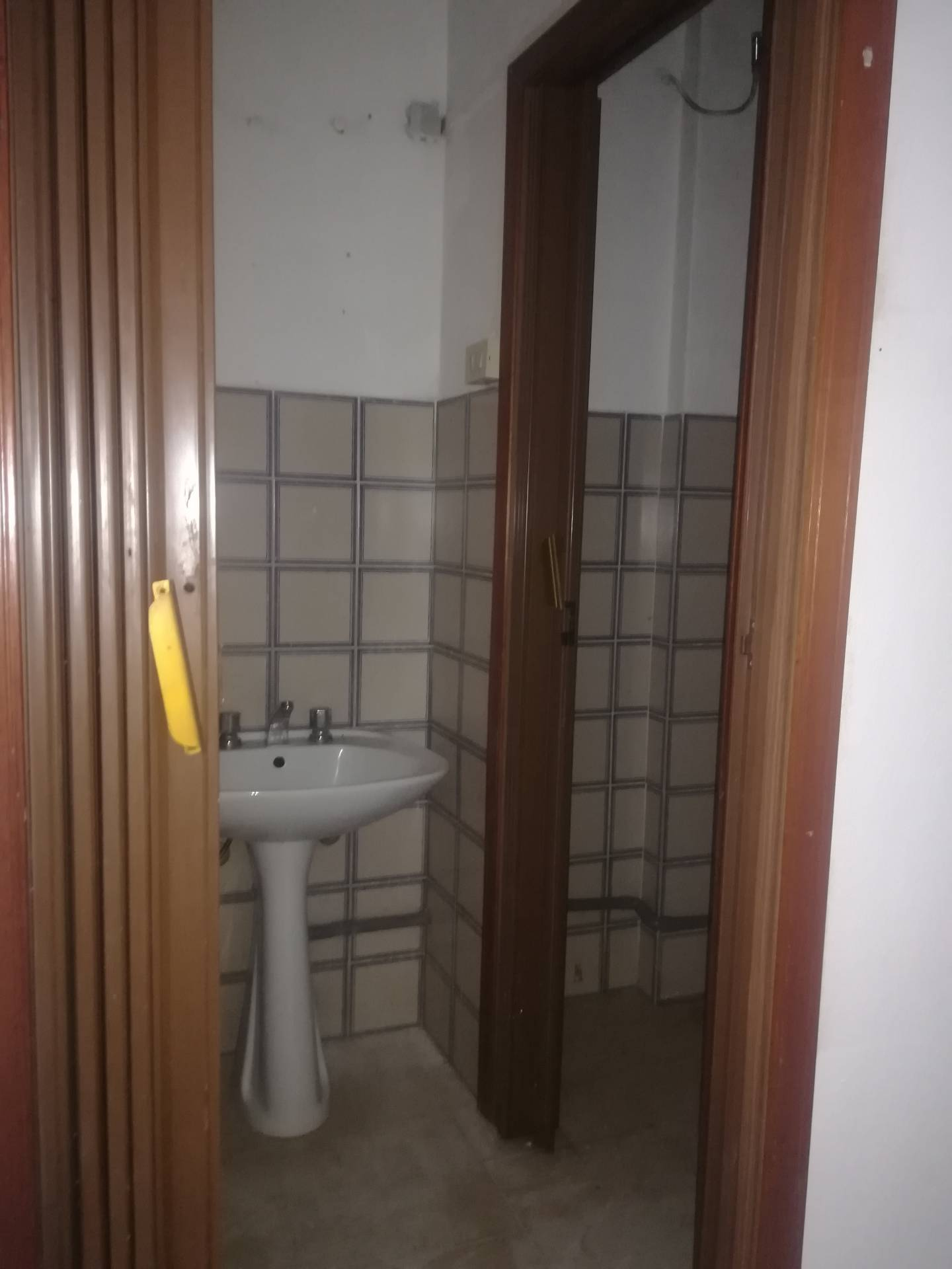 Fondo Commerciale in affitto a Livorno, Mercato